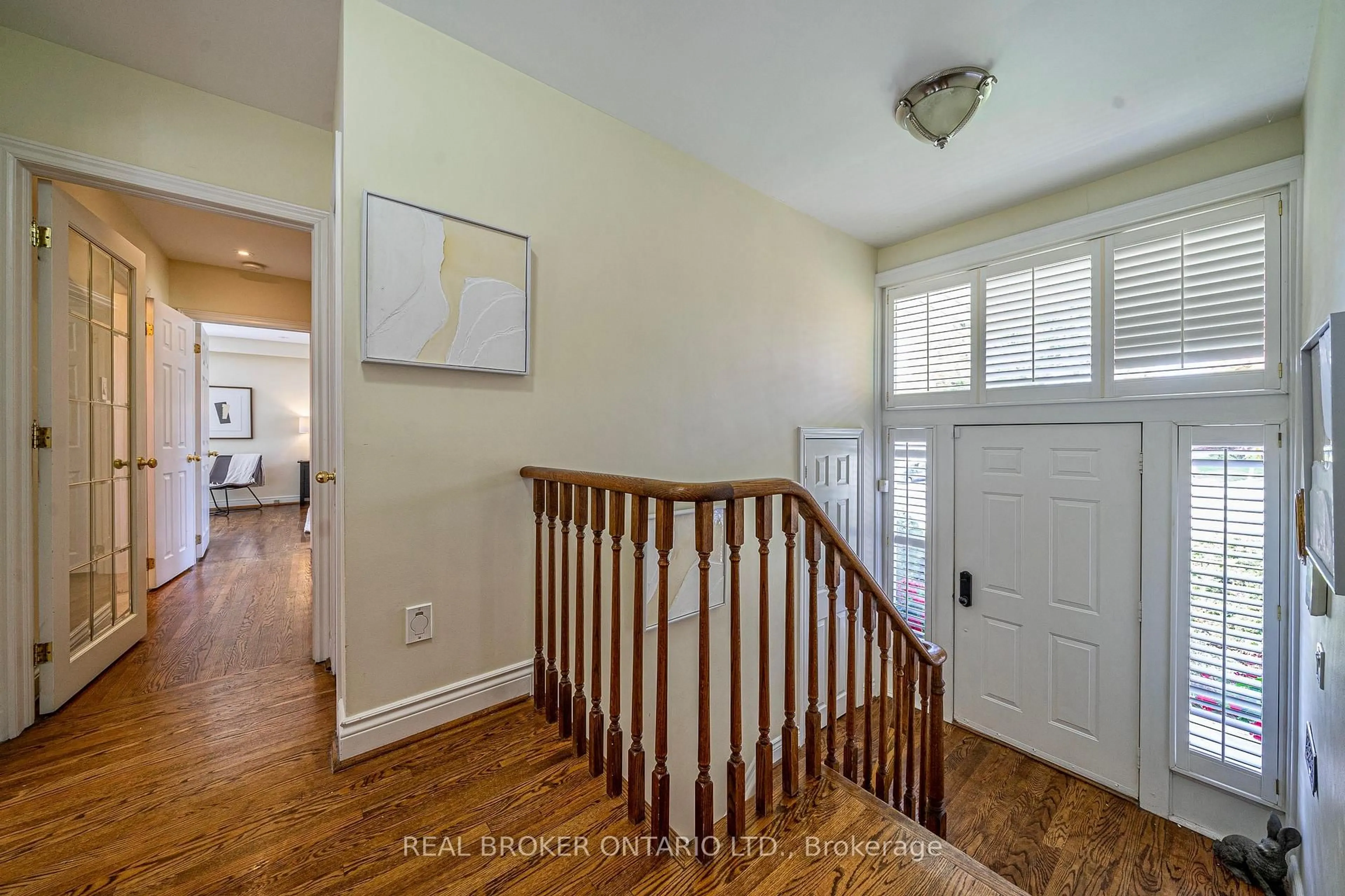 Indoor entryway for 15 Caronport Cres, Toronto Ontario M3A 1G9