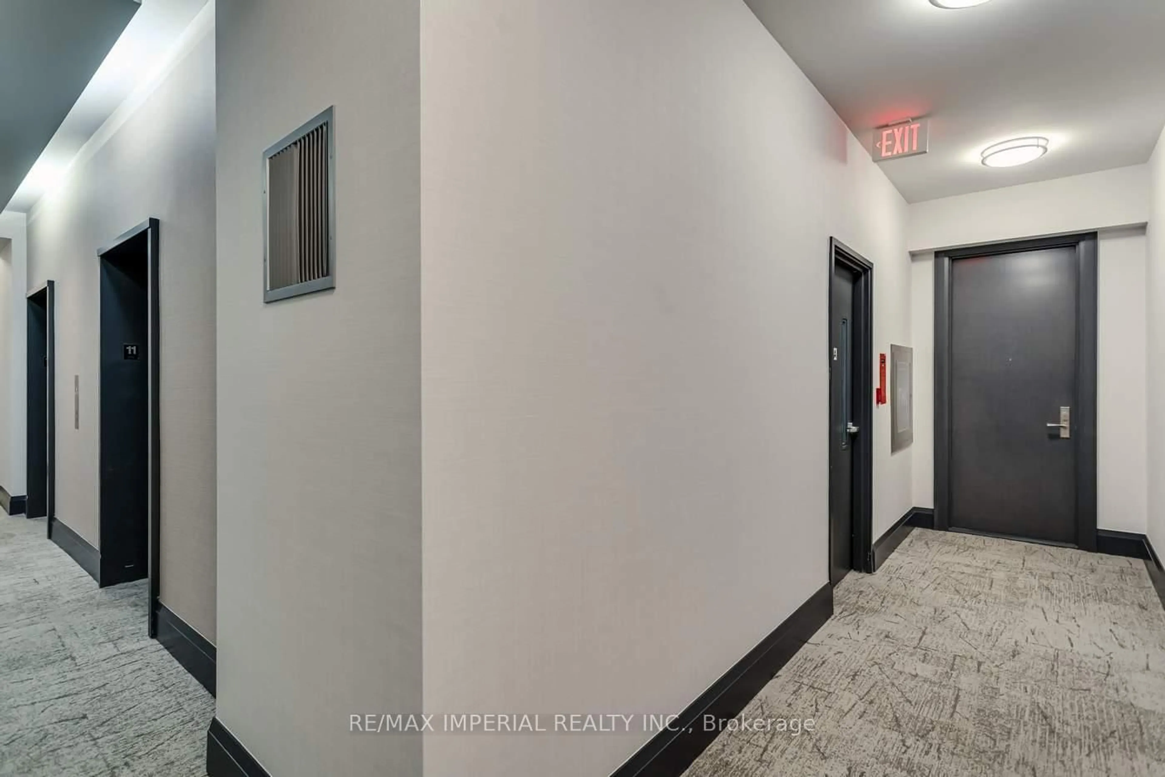 Indoor foyer for 21 Balmuto St #1101, Toronto Ontario M4Y 1W4