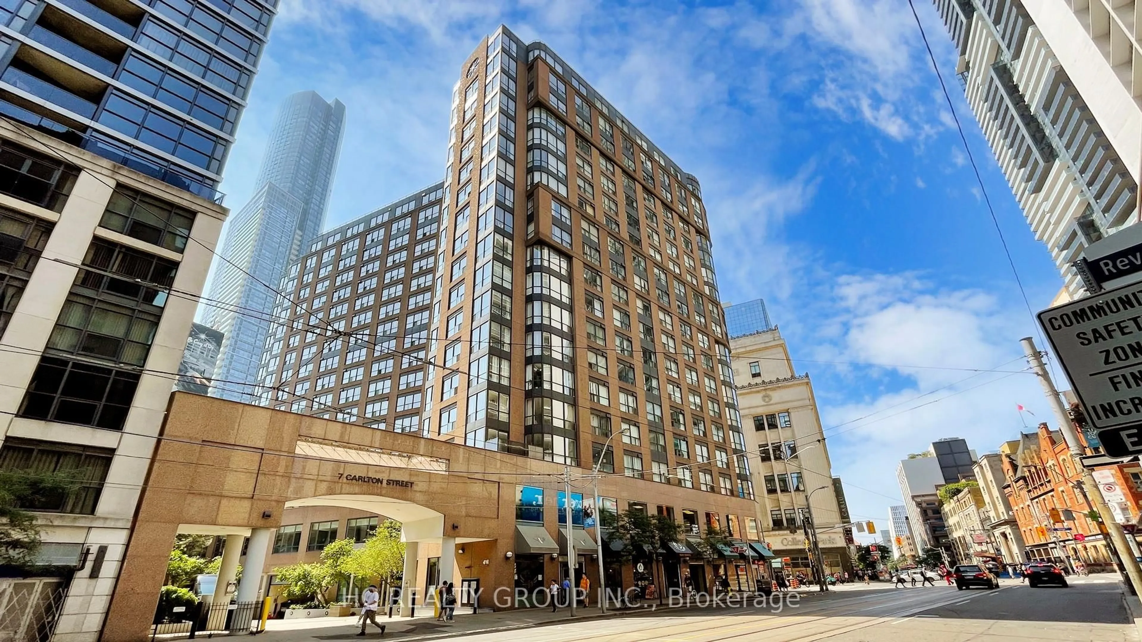 Indoor foyer for 7 Carlton St #905, Toronto Ontario M5B 2M3