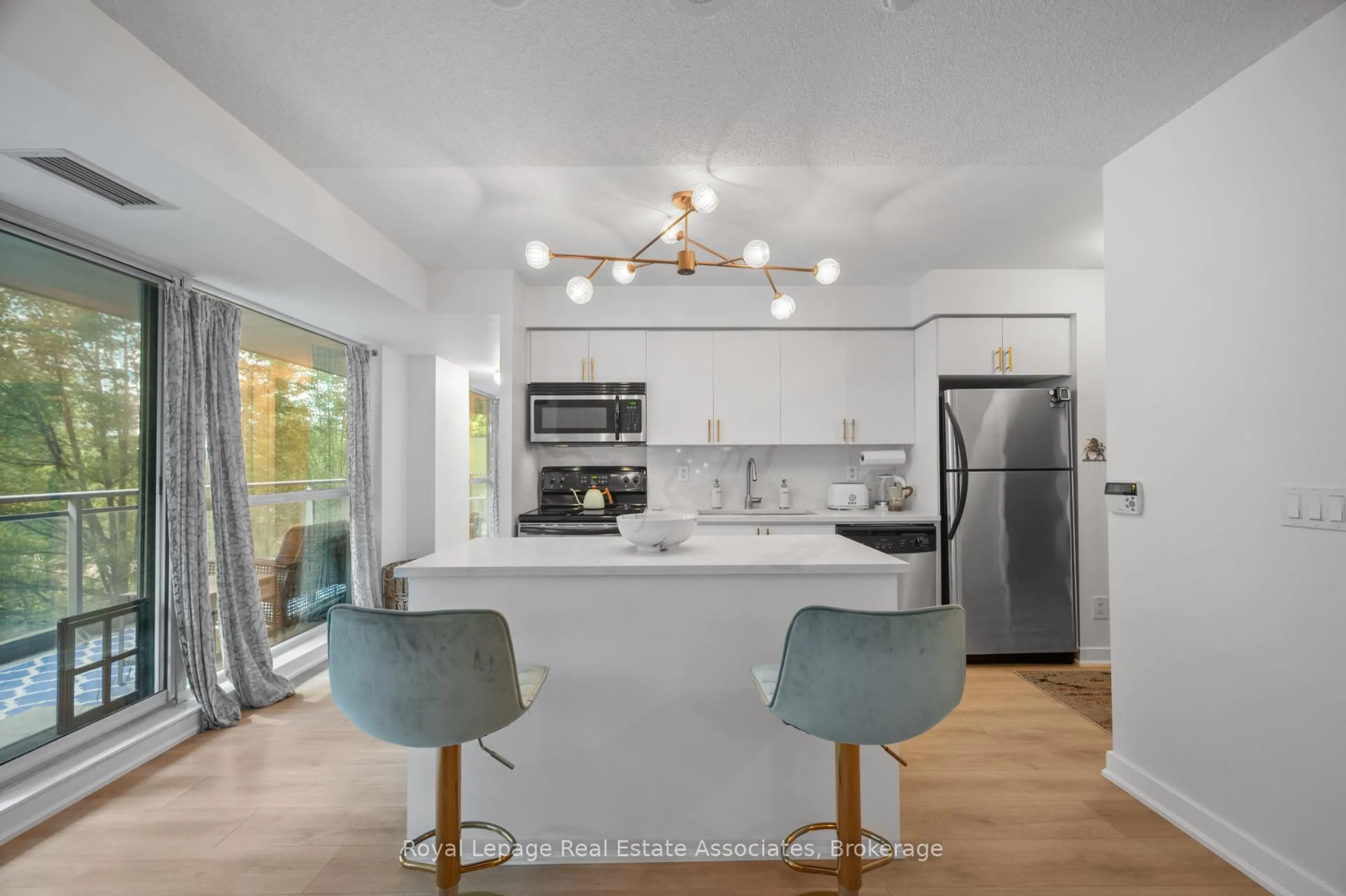 Open concept kitchen, ceramic/tile floor for 80 Western Battery Rd #222, Toronto Ontario M6K 3S1