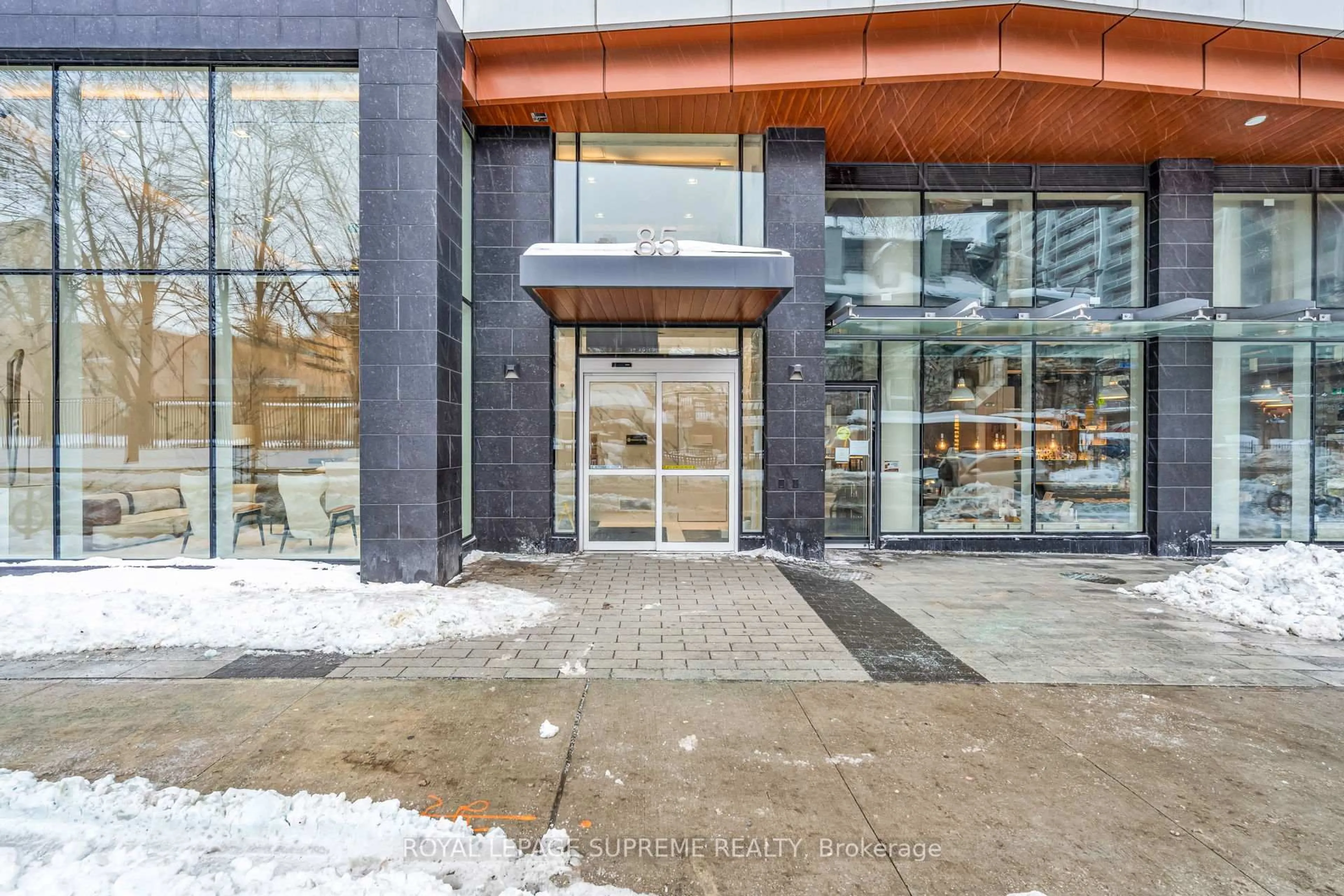 Indoor foyer for 85 Wood St #1711, Toronto Ontario M4Y 0E8