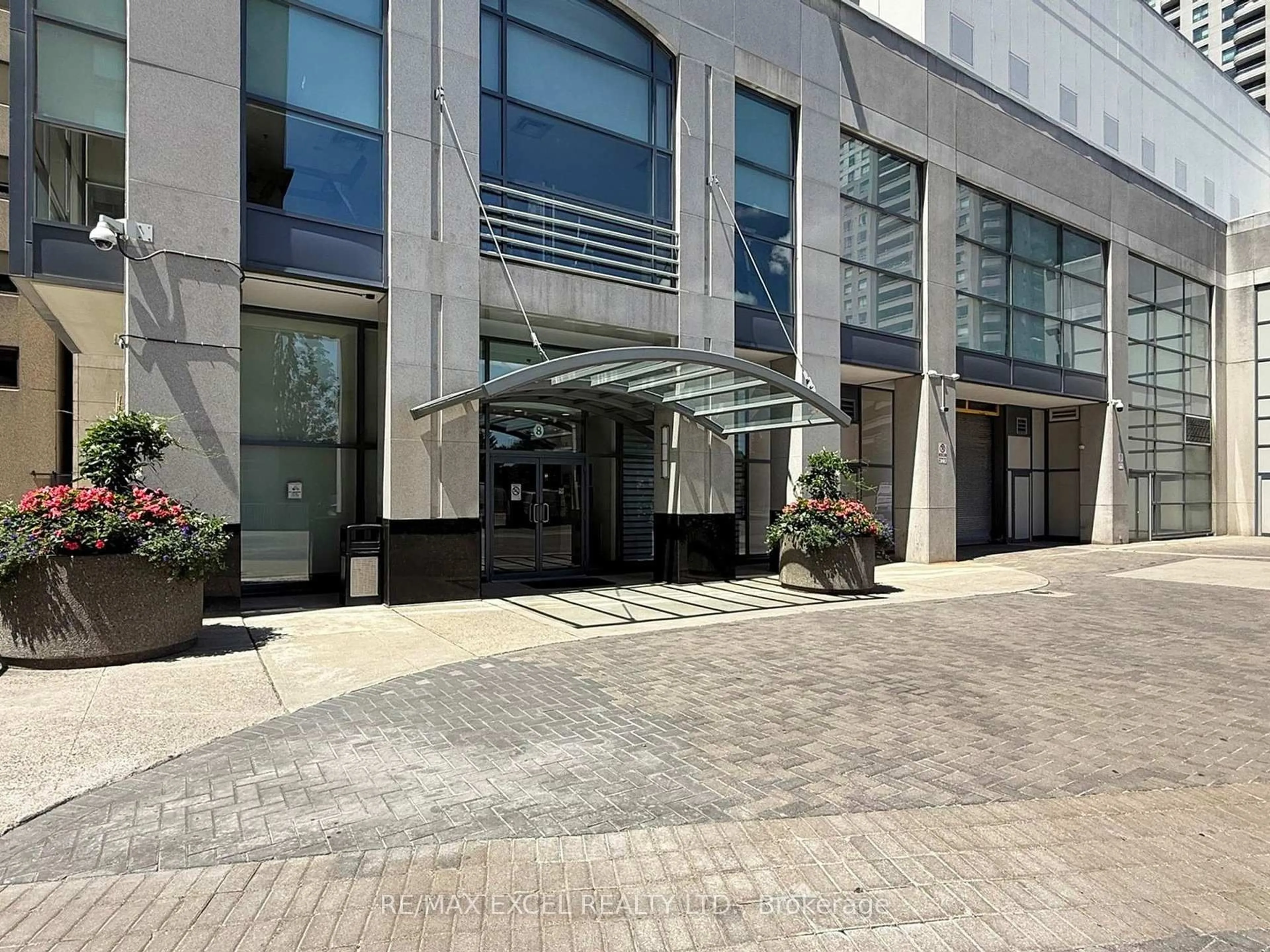 Indoor foyer for 8 Hillcrest Ave #2302, Toronto Ontario M2N 3N5