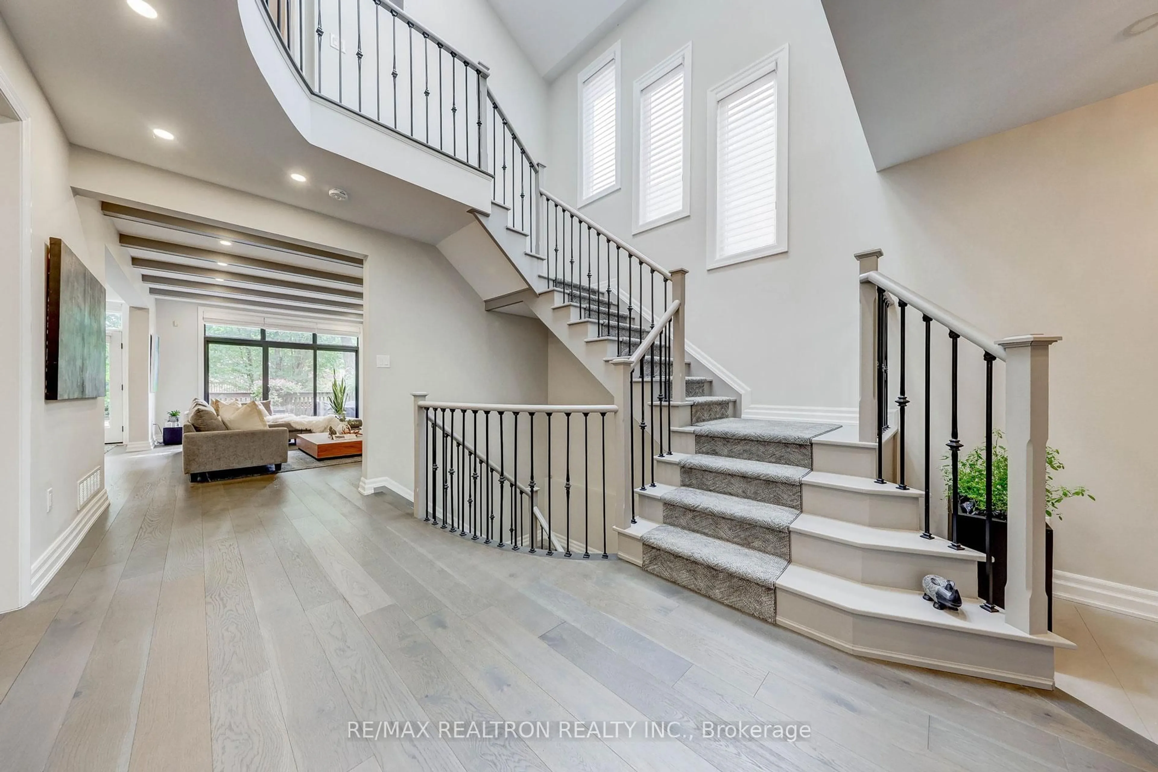Stairs for 535 Brookdale Ave, Toronto Ontario M5M 1S1