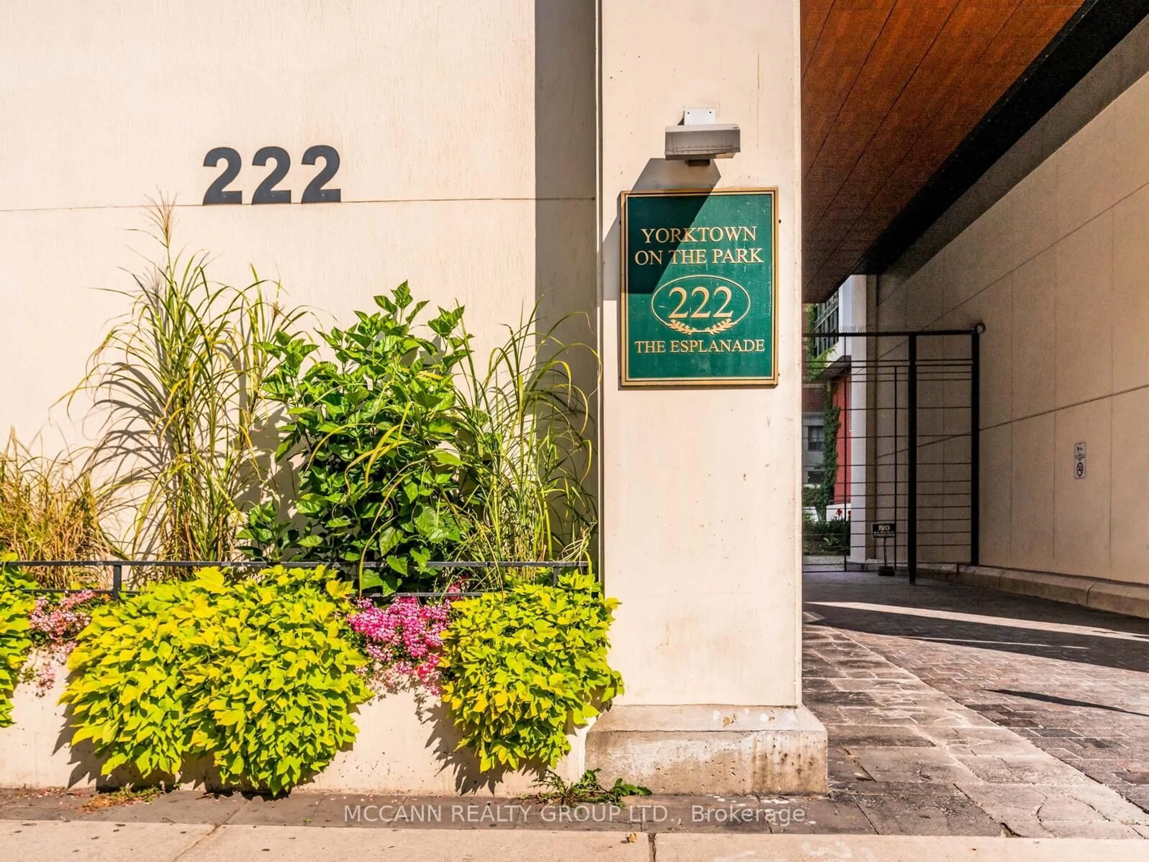 Indoor foyer for 222 The Esplanade #904, Toronto Ontario M5A 4M8
