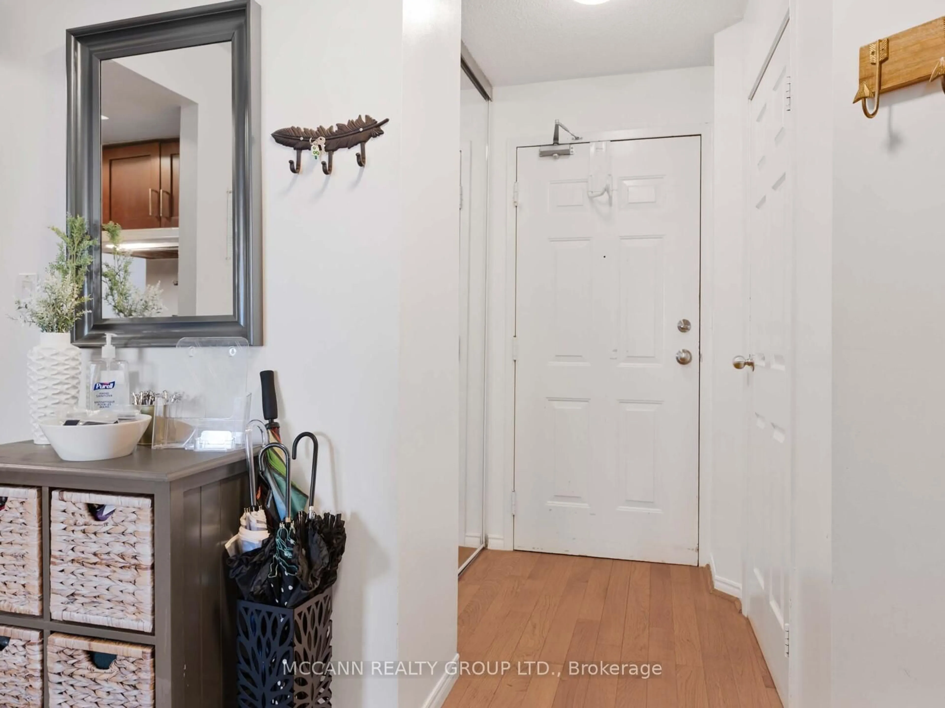 Indoor entryway for 222 The Esplanade #904, Toronto Ontario M5A 4M8