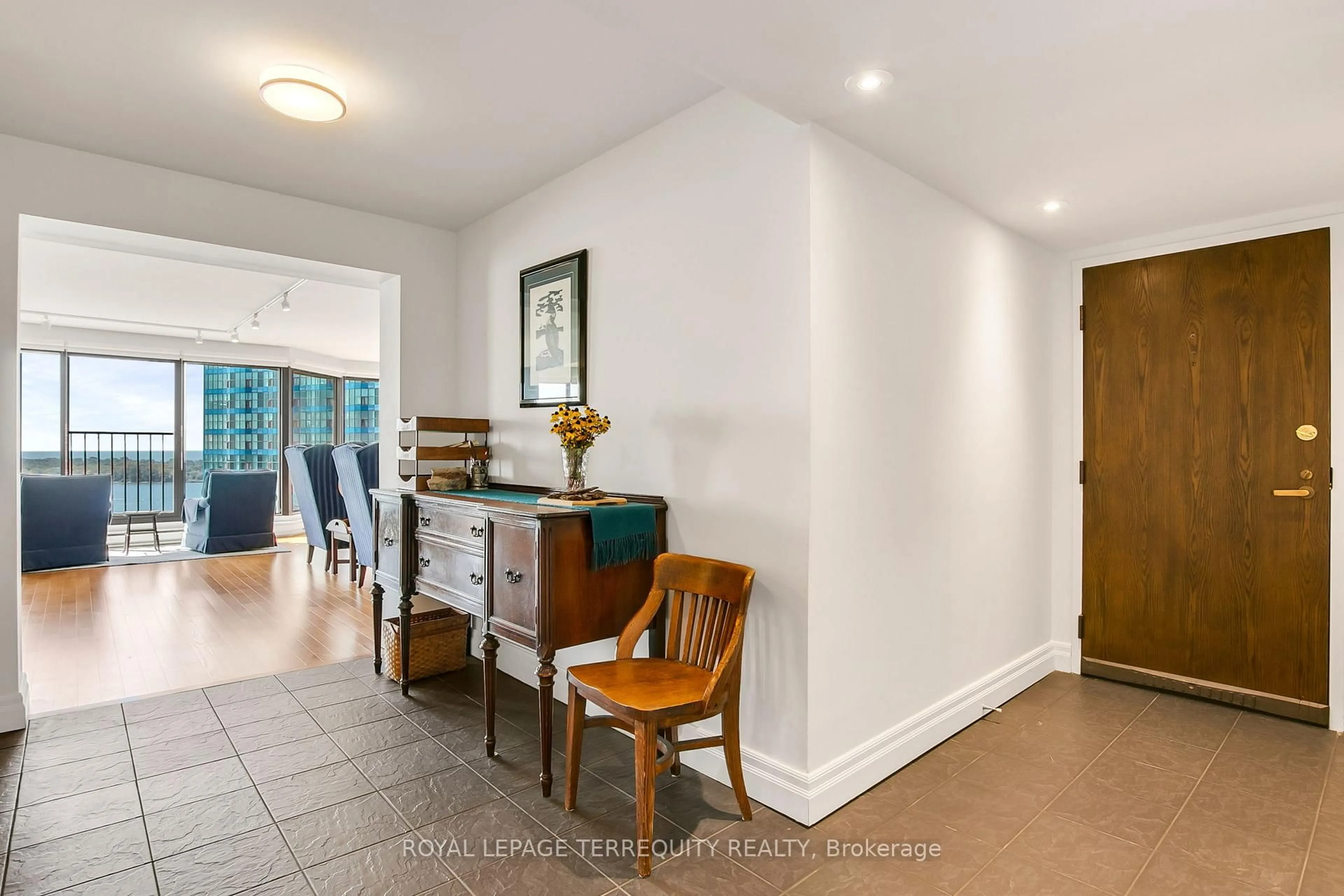 Indoor entryway for 55 Harbour Sq #2311, Toronto Ontario M5J 2L1