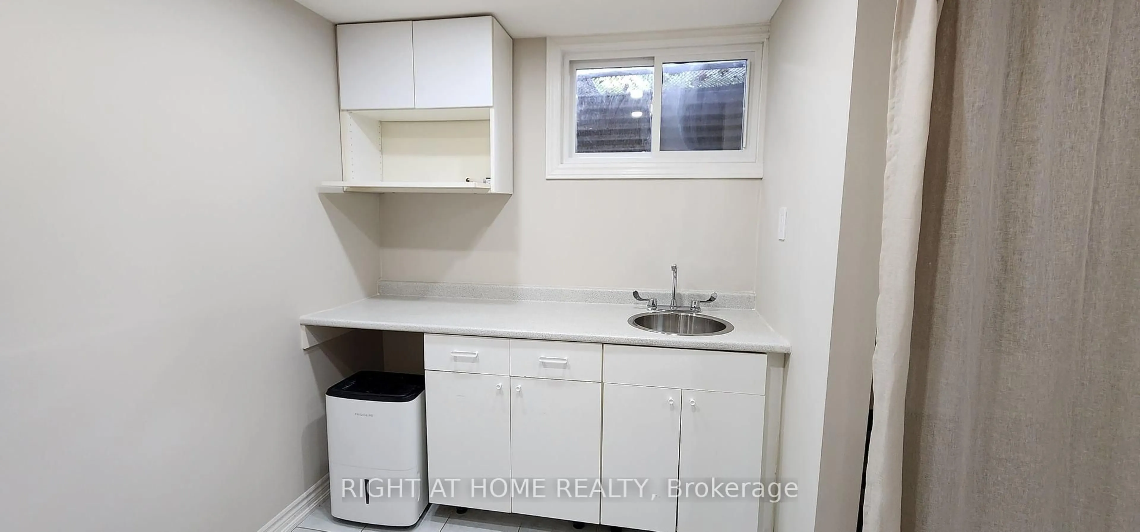 Standard kitchen, unknown for 18 Elsa Vine Way #132, Toronto Ontario M2J 4H9