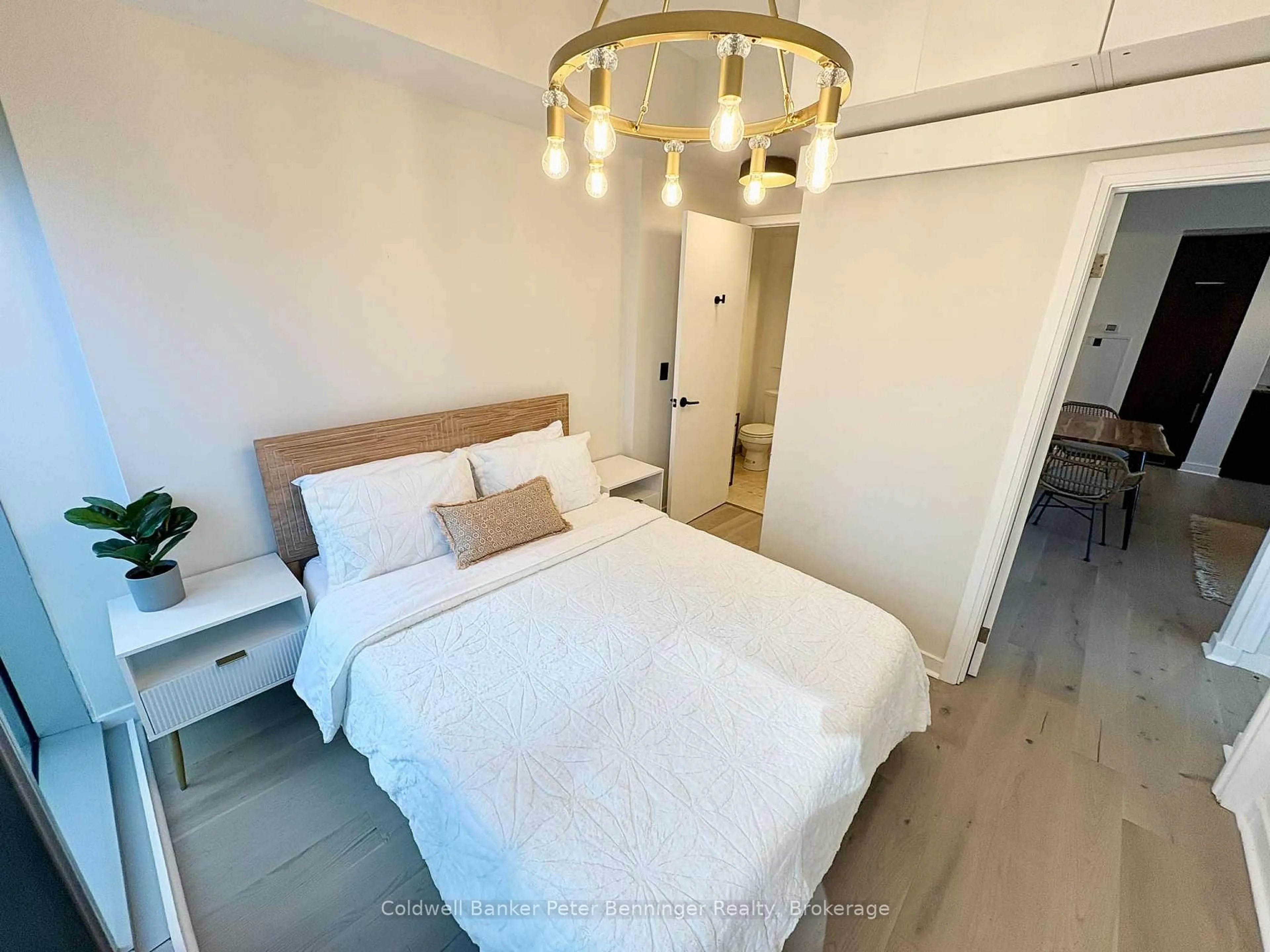 Bedroom with bed, wood/laminate floor for 14 York St #2308, Toronto Ontario M5J 0A9