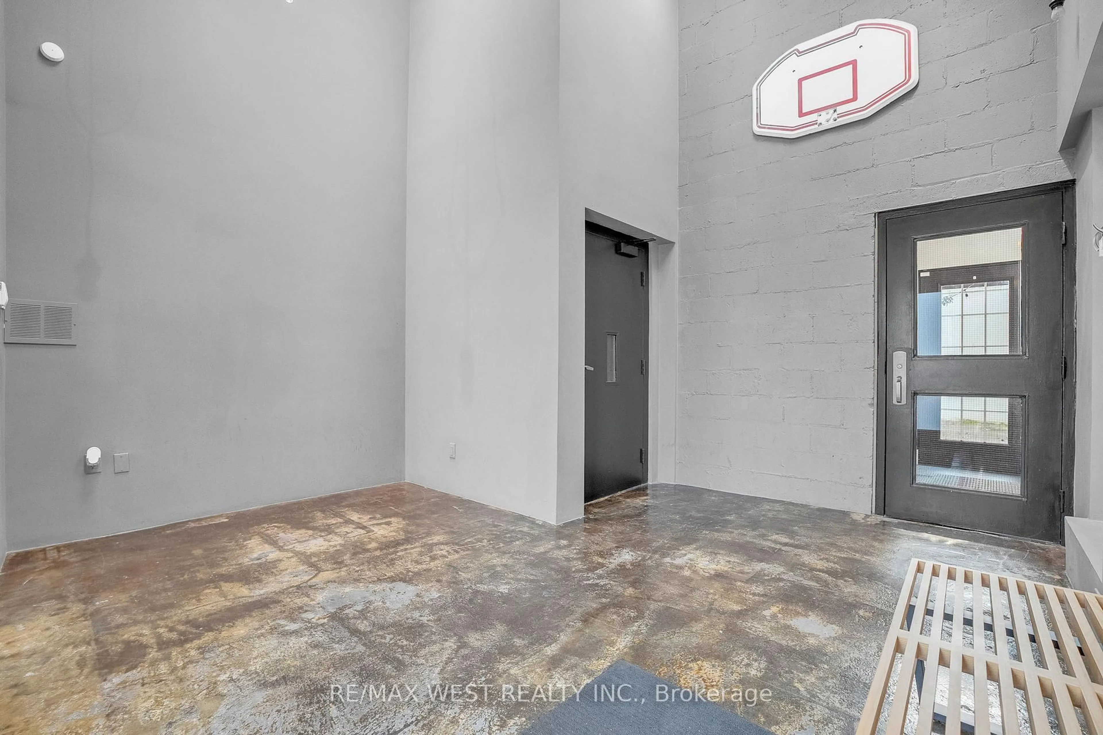Indoor foyer for 53 Argyle St, Toronto Ontario M6J 1N8