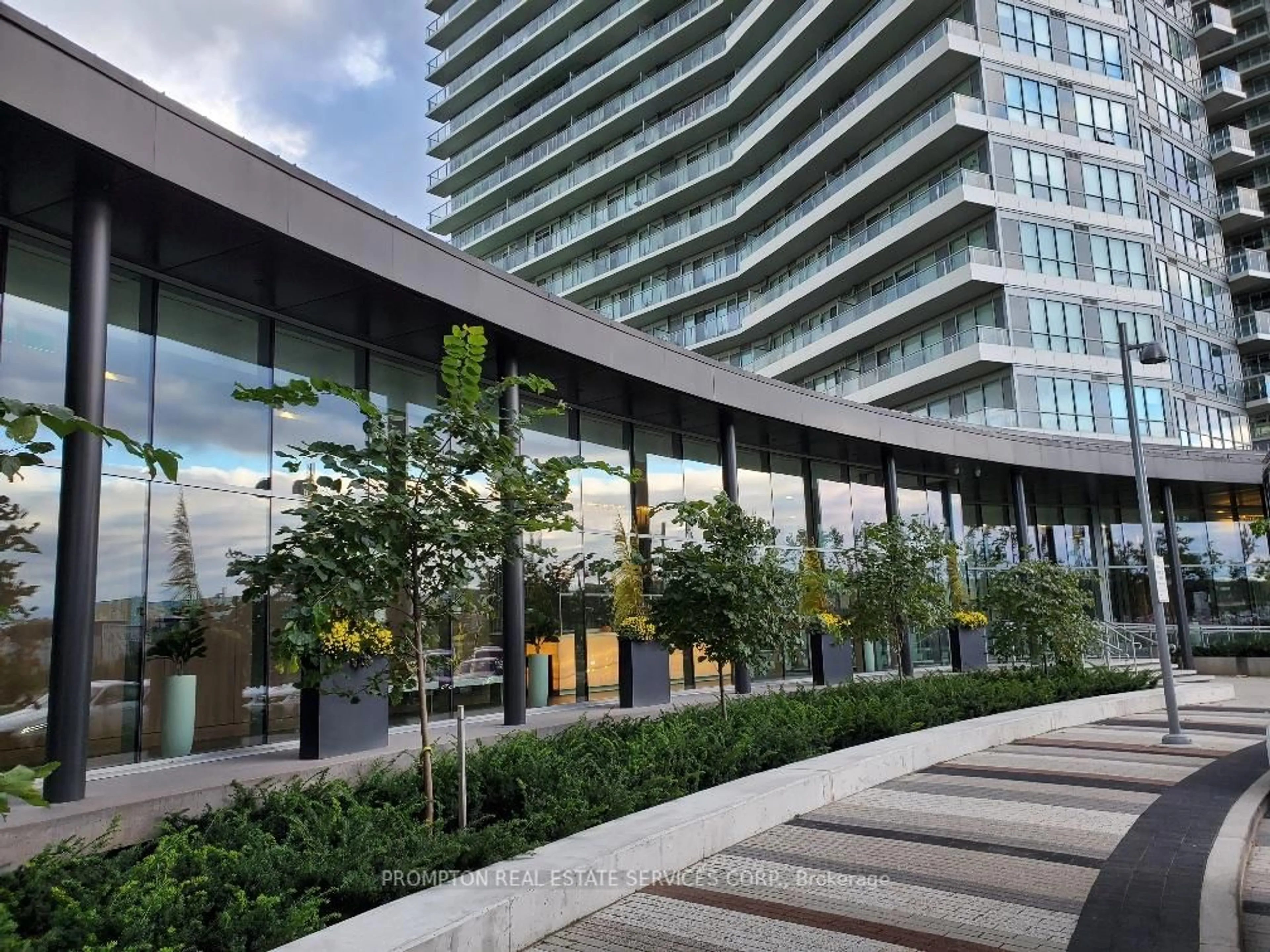Indoor foyer for 115 McMahon Dr #3010, Toronto Ontario M2K 0E3