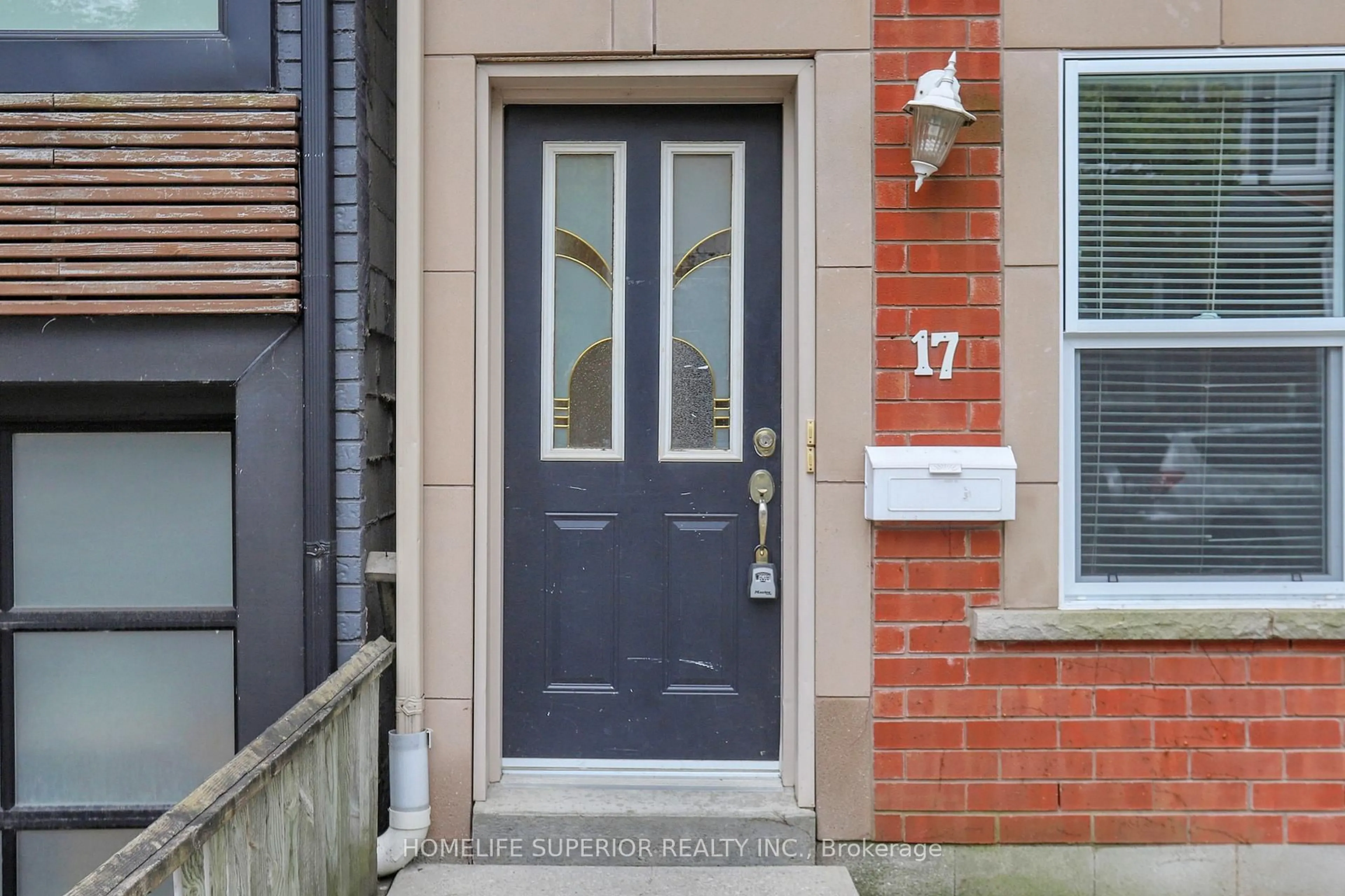 Indoor entryway for 17 Mitchell Ave, Toronto Ontario M6J 1C1