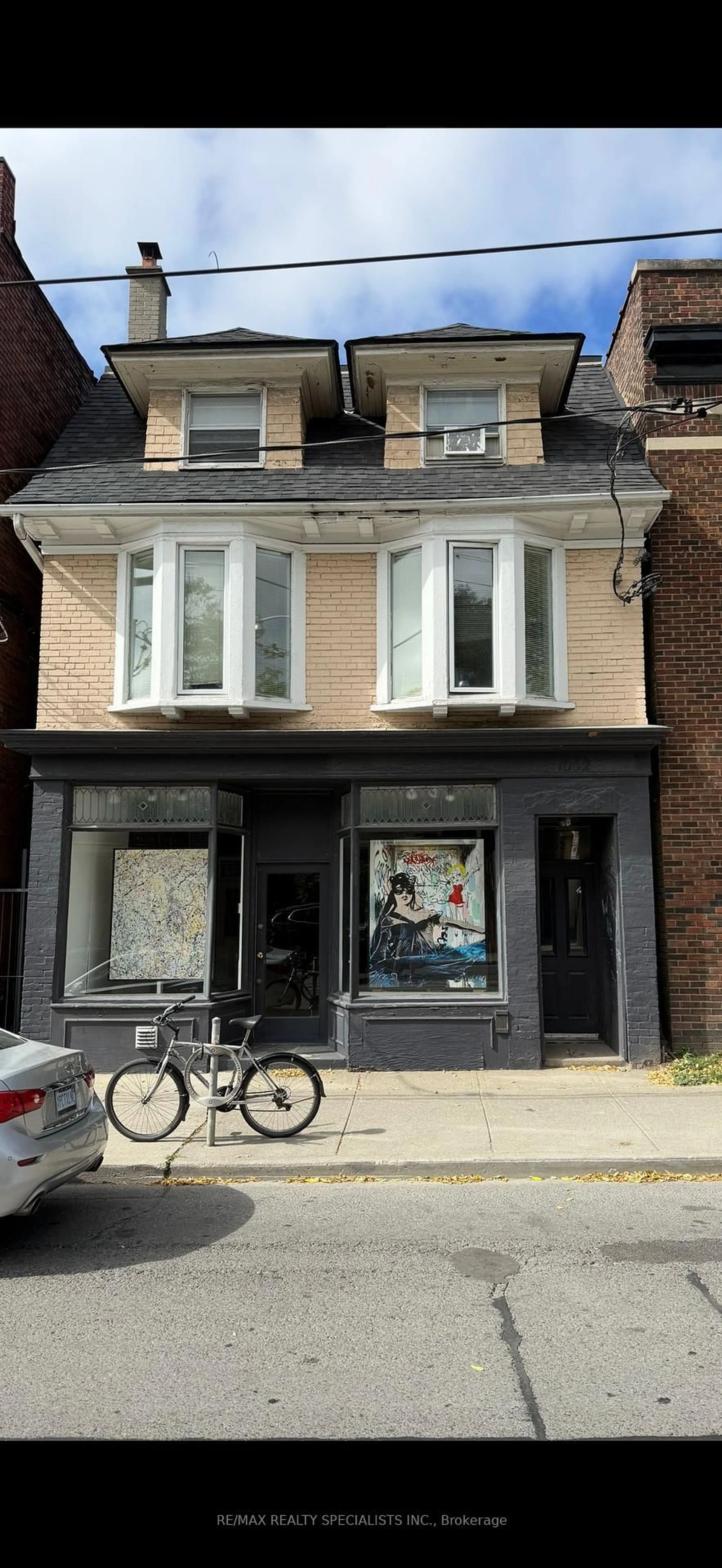 Unknown for 1052 Bathurst St, Toronto Ontario M5R 3G7