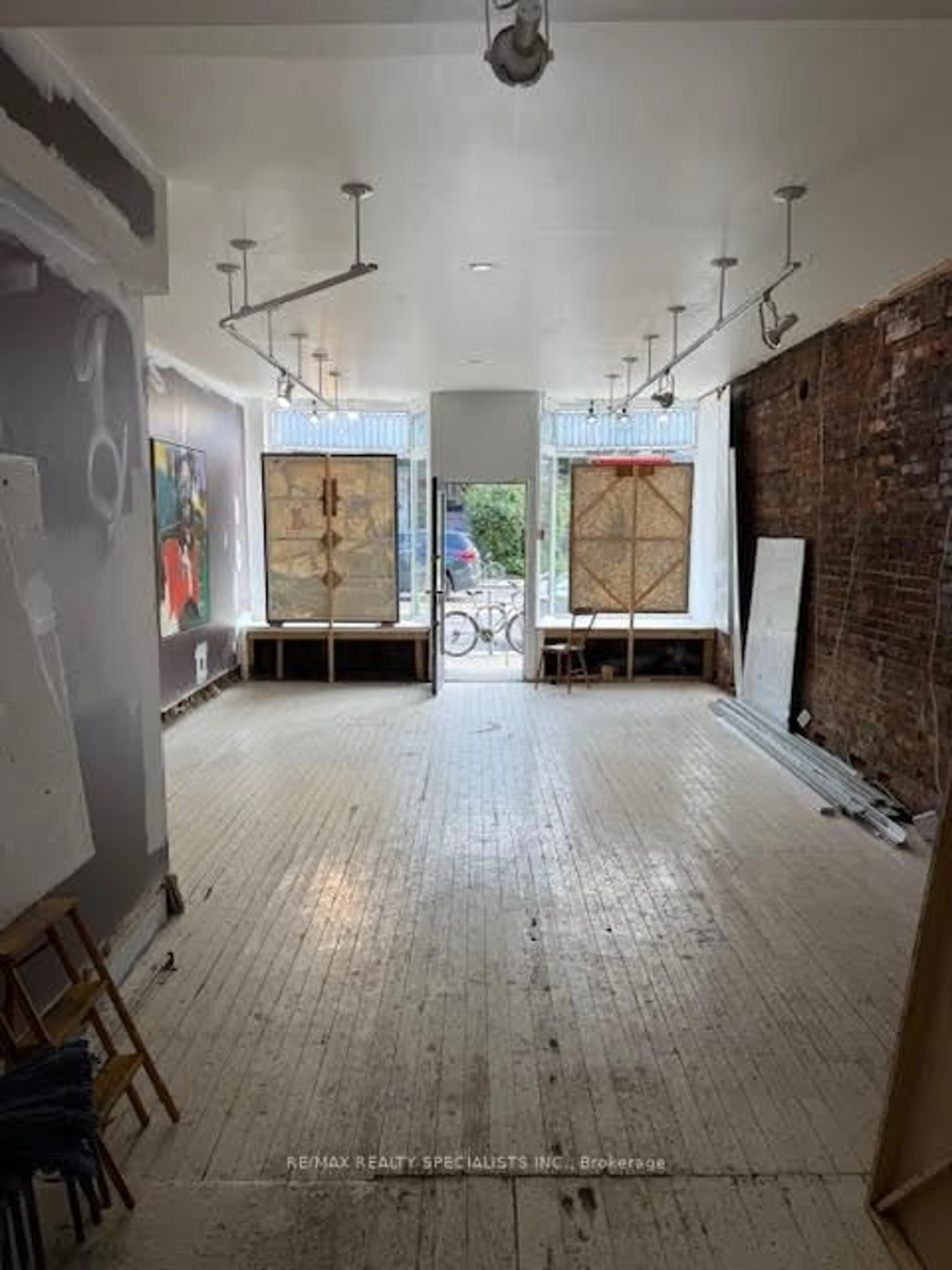A pic of a room for 1052 Bathurst St, Toronto Ontario M5R 3G7