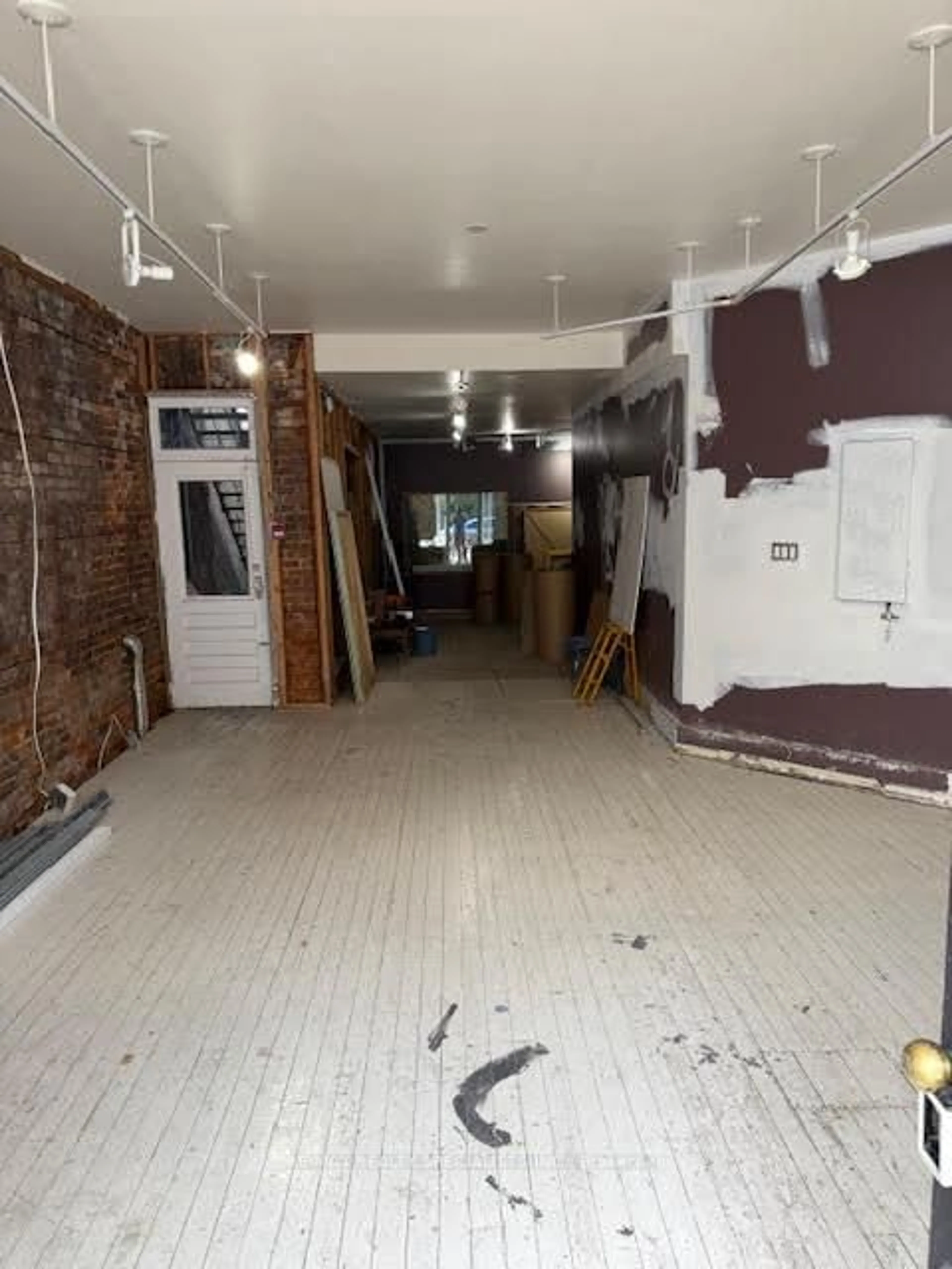 Unknown for 1052 Bathurst St, Toronto Ontario M5R 3G7