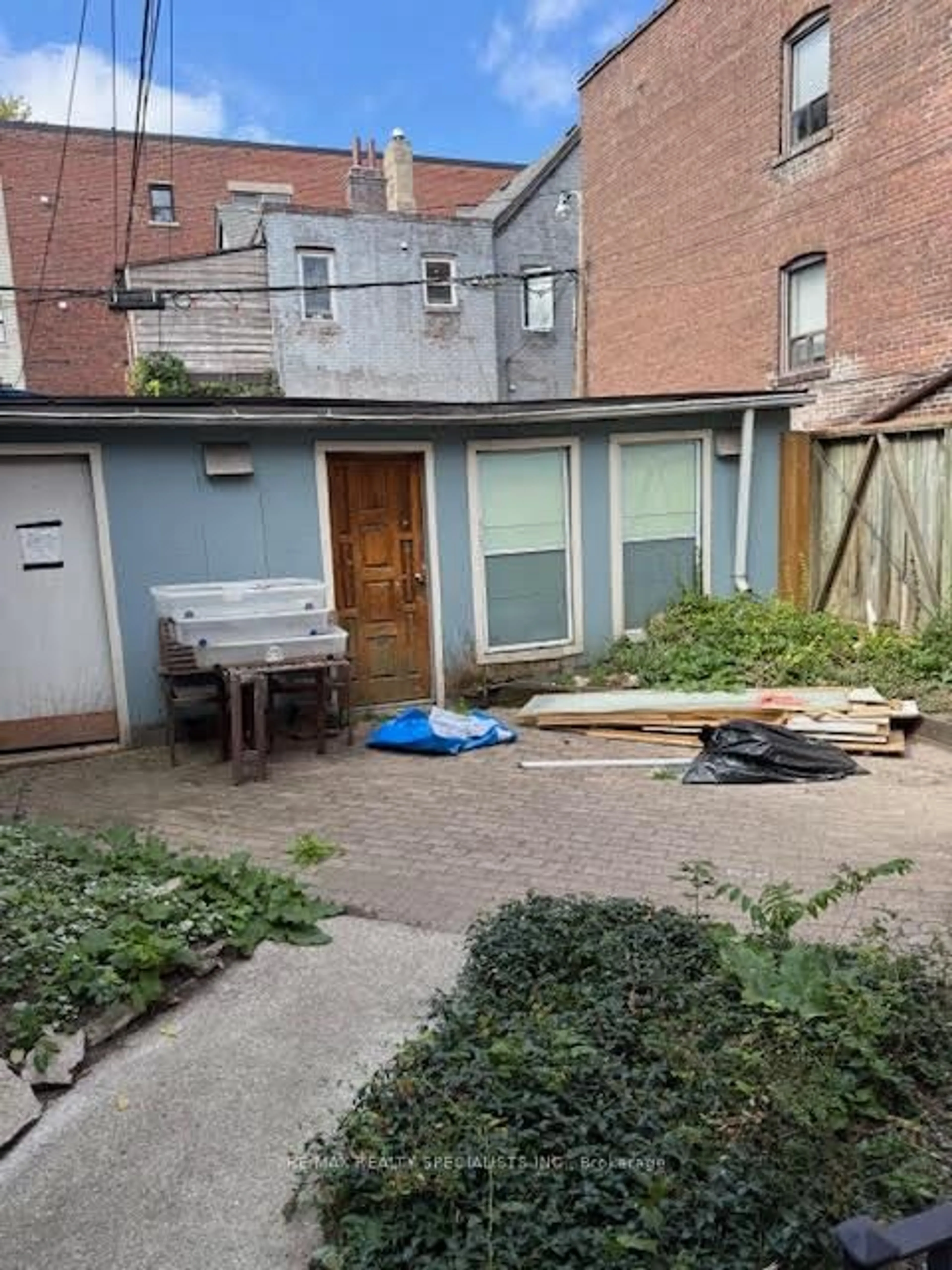 Unknown for 1052 Bathurst St, Toronto Ontario M5R 3G7