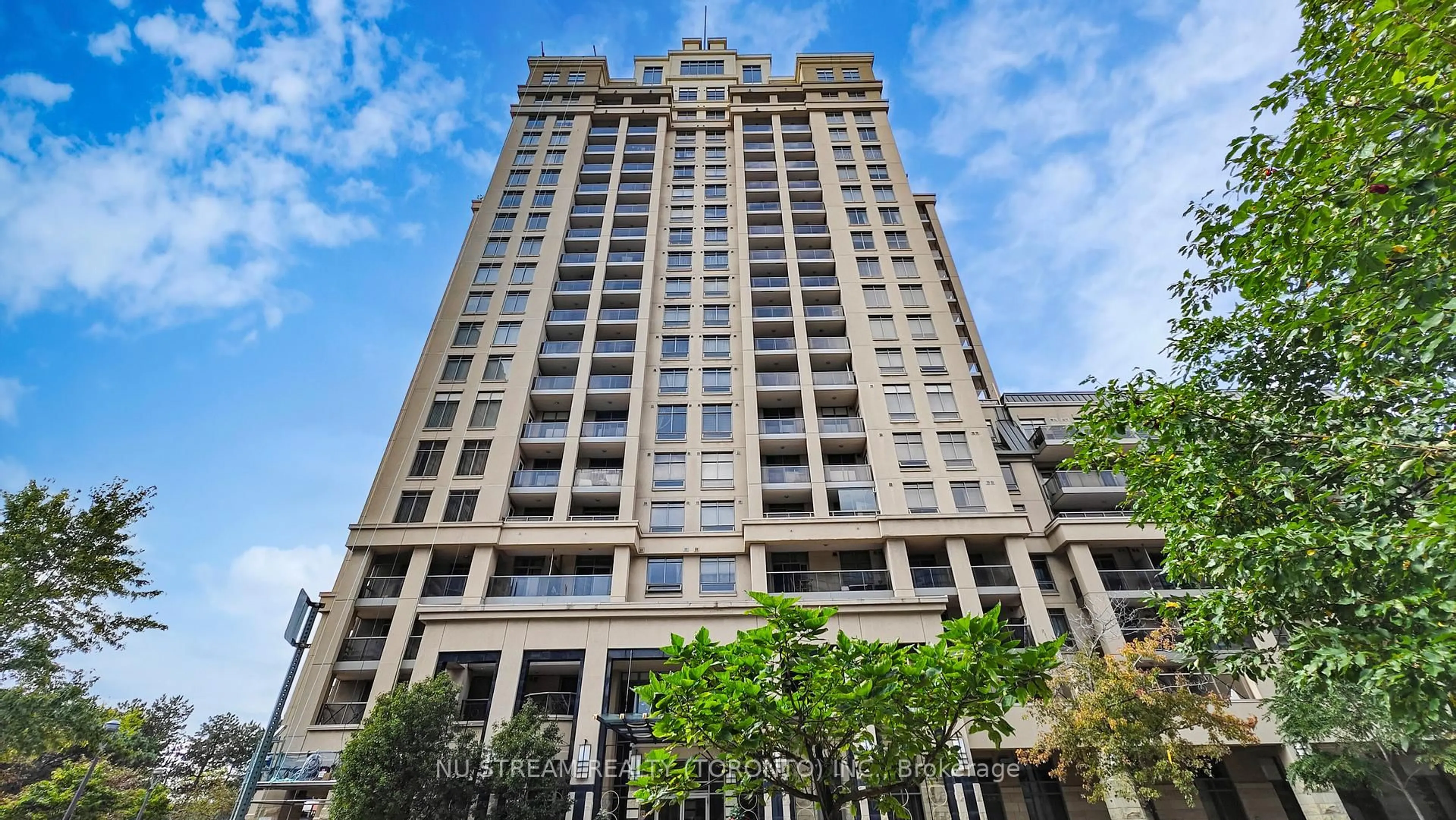 Indoor foyer for 18 Kenaston Gdns #1703, Toronto Ontario M2K 3C7