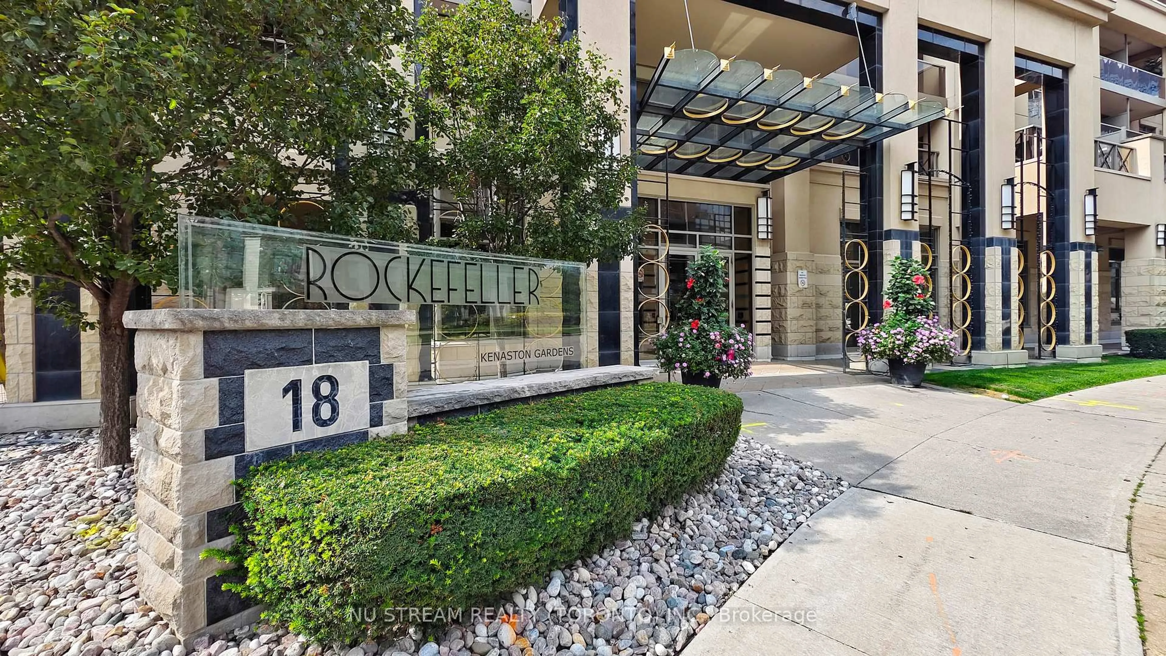 Indoor foyer for 18 Kenaston Gdns #1703, Toronto Ontario M2K 3C7