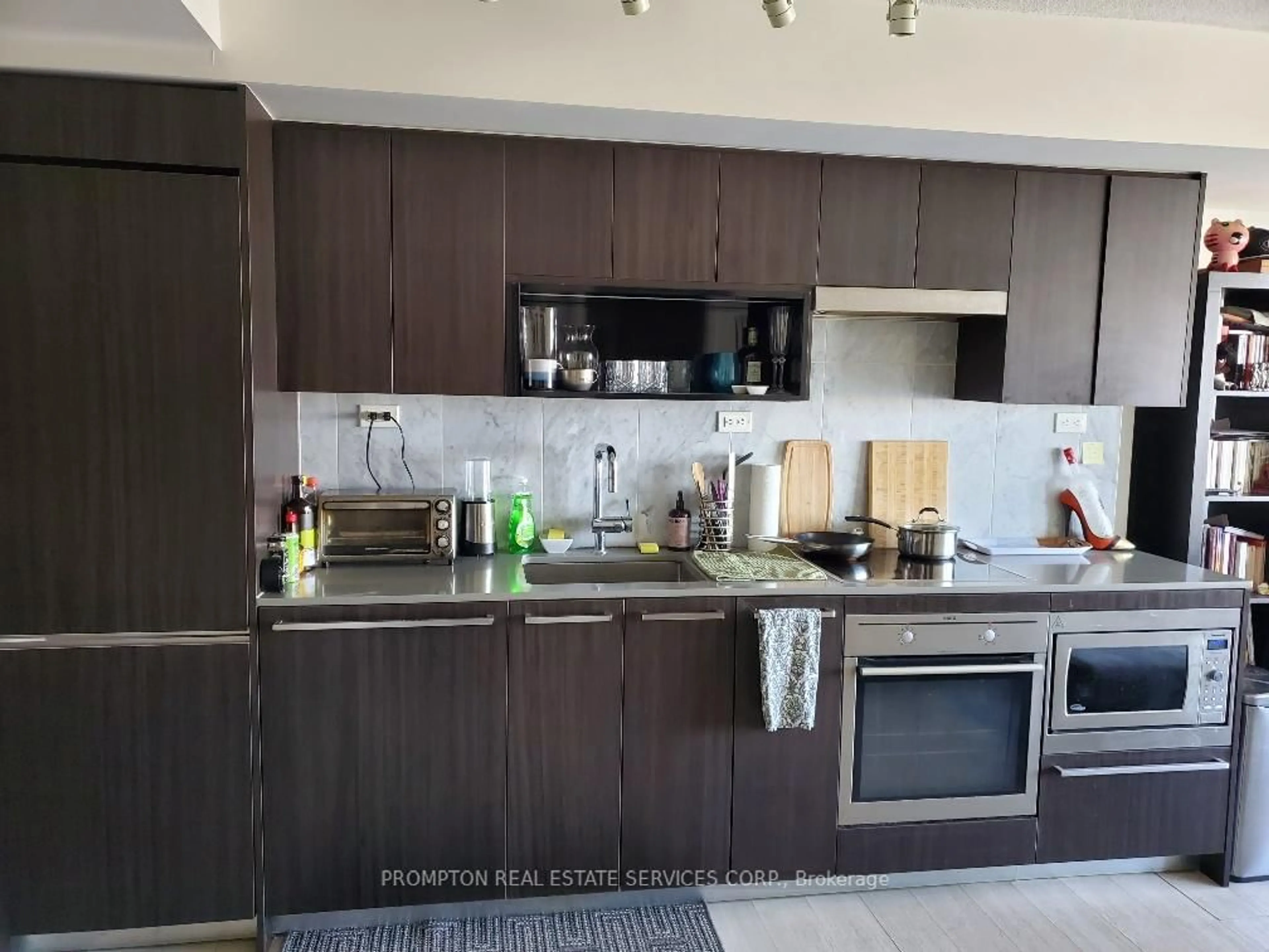 Standard kitchen, unknown for 80 Queens Wharf Rd #2012, Toronto Ontario M5V 0J3