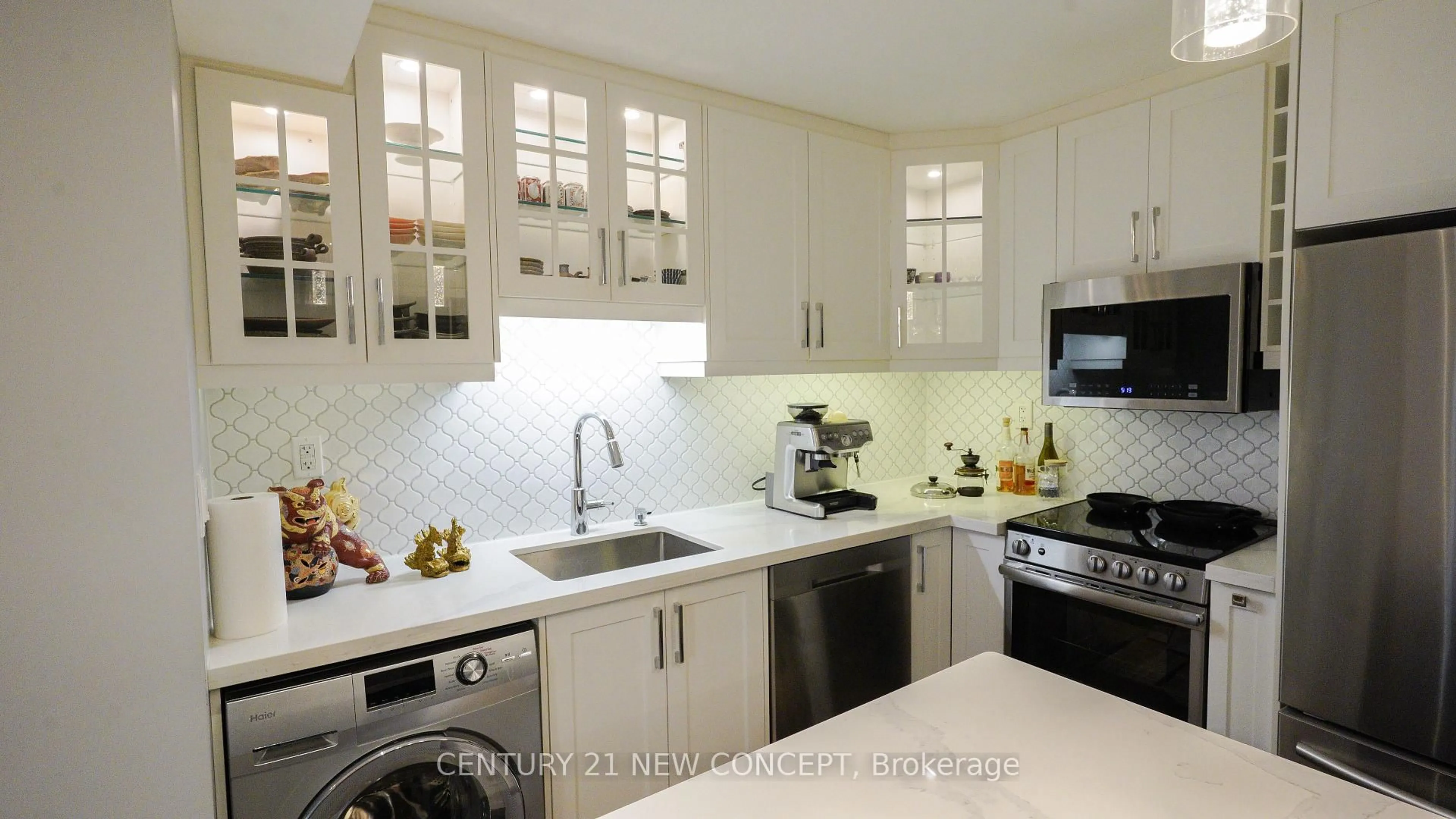 Contemporary kitchen, ceramic/tile floor for 5418 Yonge St #217, Toronto Ontario M2N 6X4