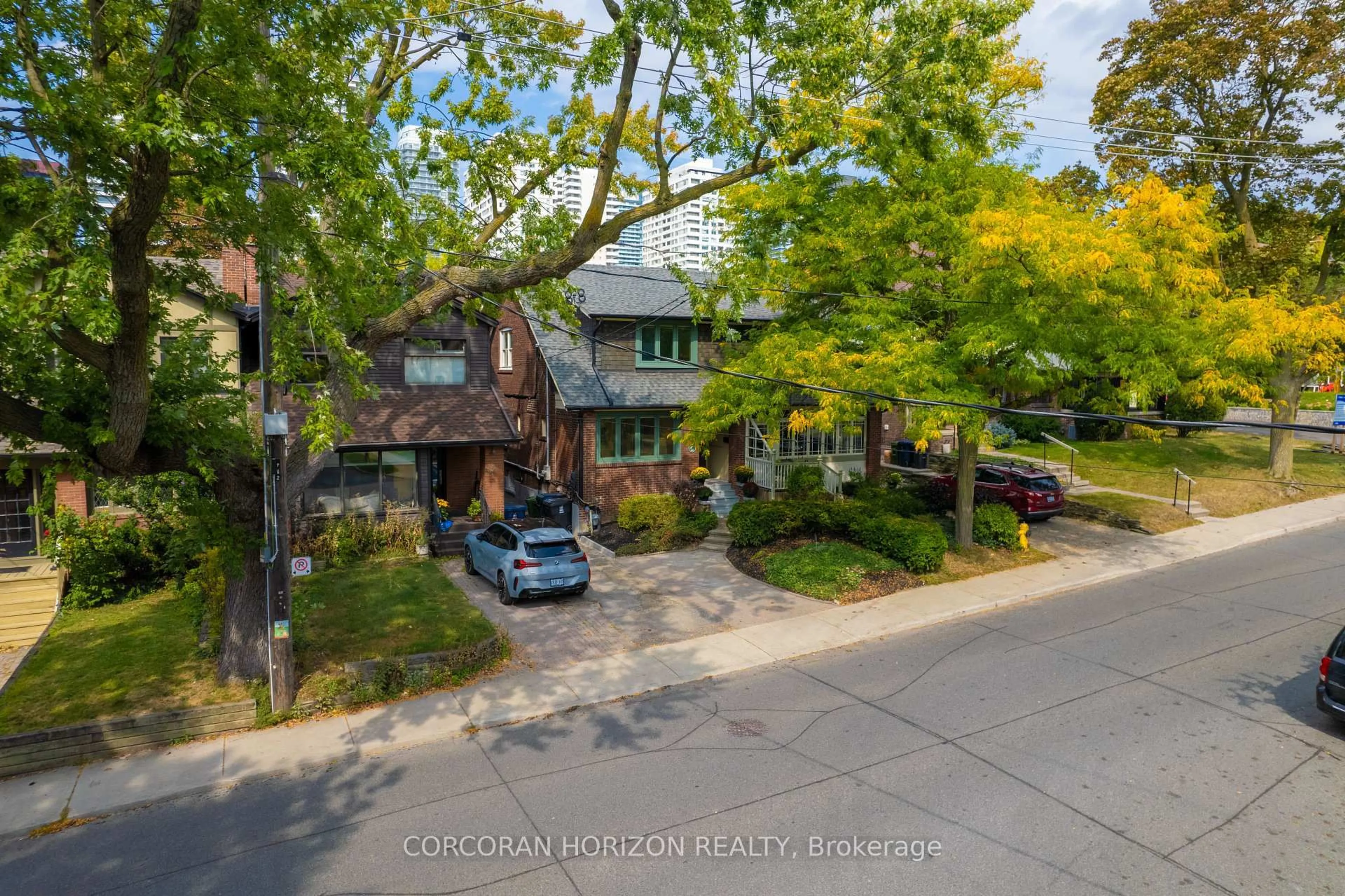 A pic from outside/outdoor area/front of a property/back of a property/a pic from drone, street for 64 Manor Rd, Toronto Ontario M4S 1P8