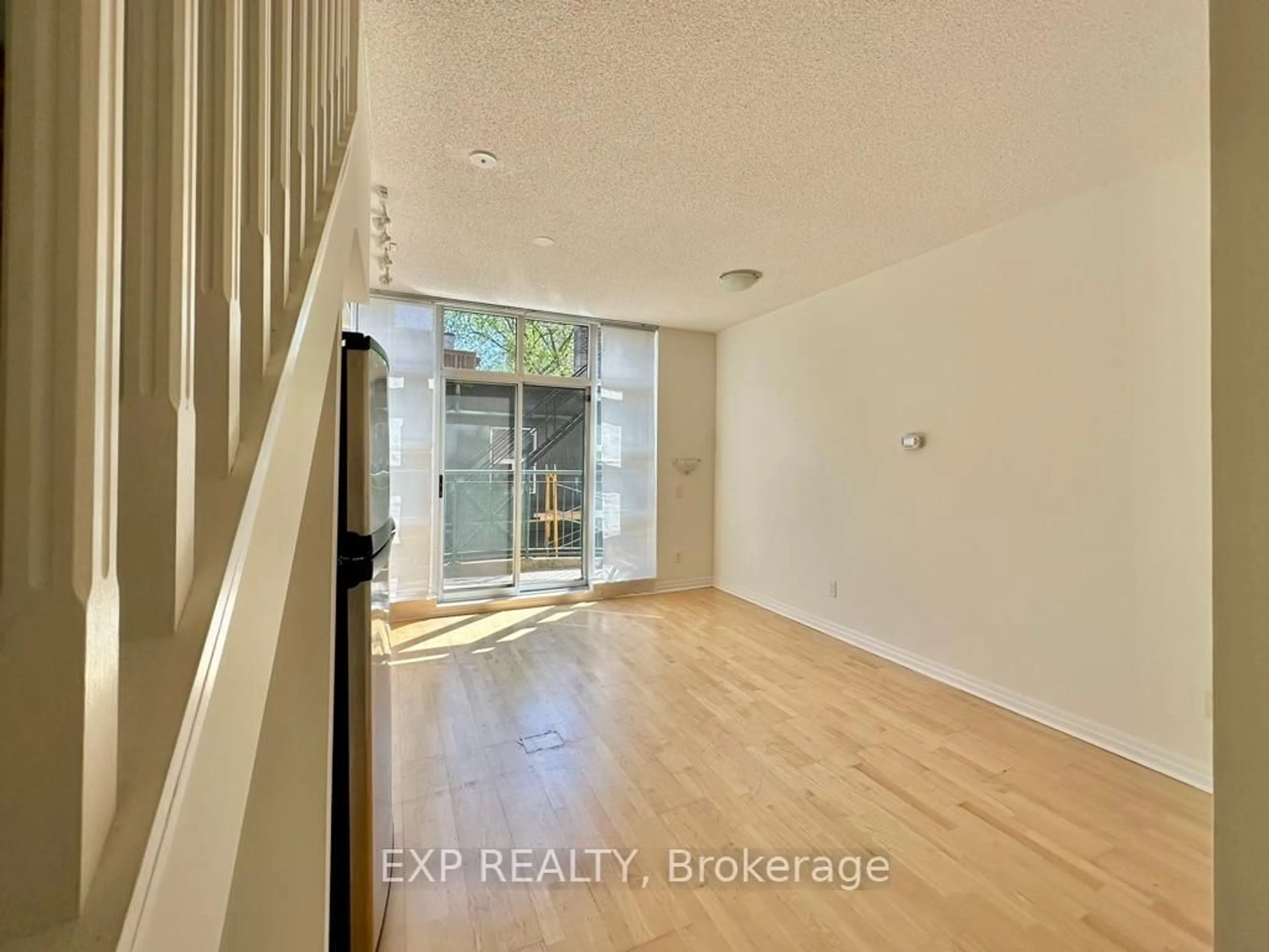 A pic of a room for 901 Queen St #201, Toronto Ontario M6J 1G5