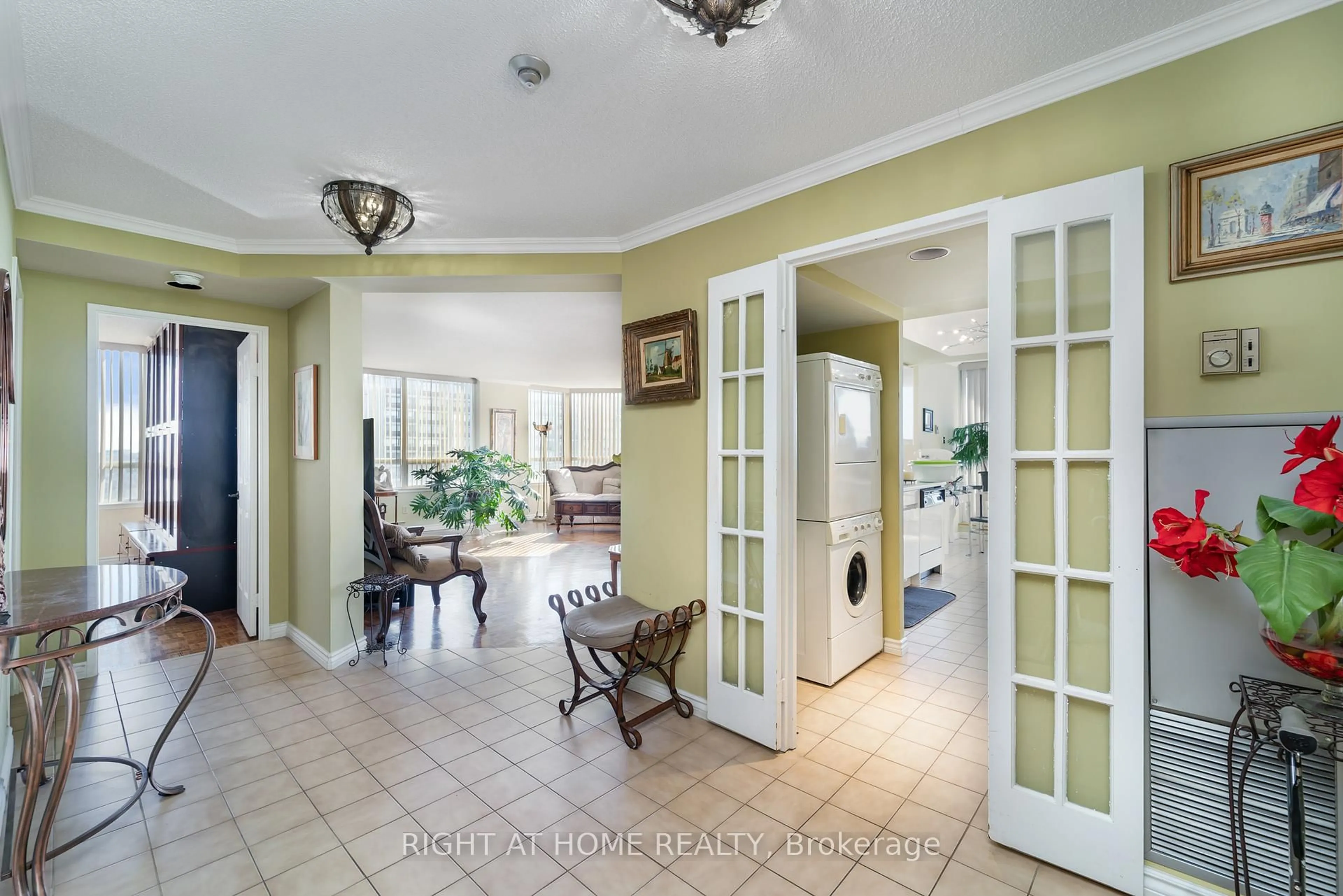 Indoor entryway for 10 Torresdale Ave #904, Toronto Ontario M2R 3V8