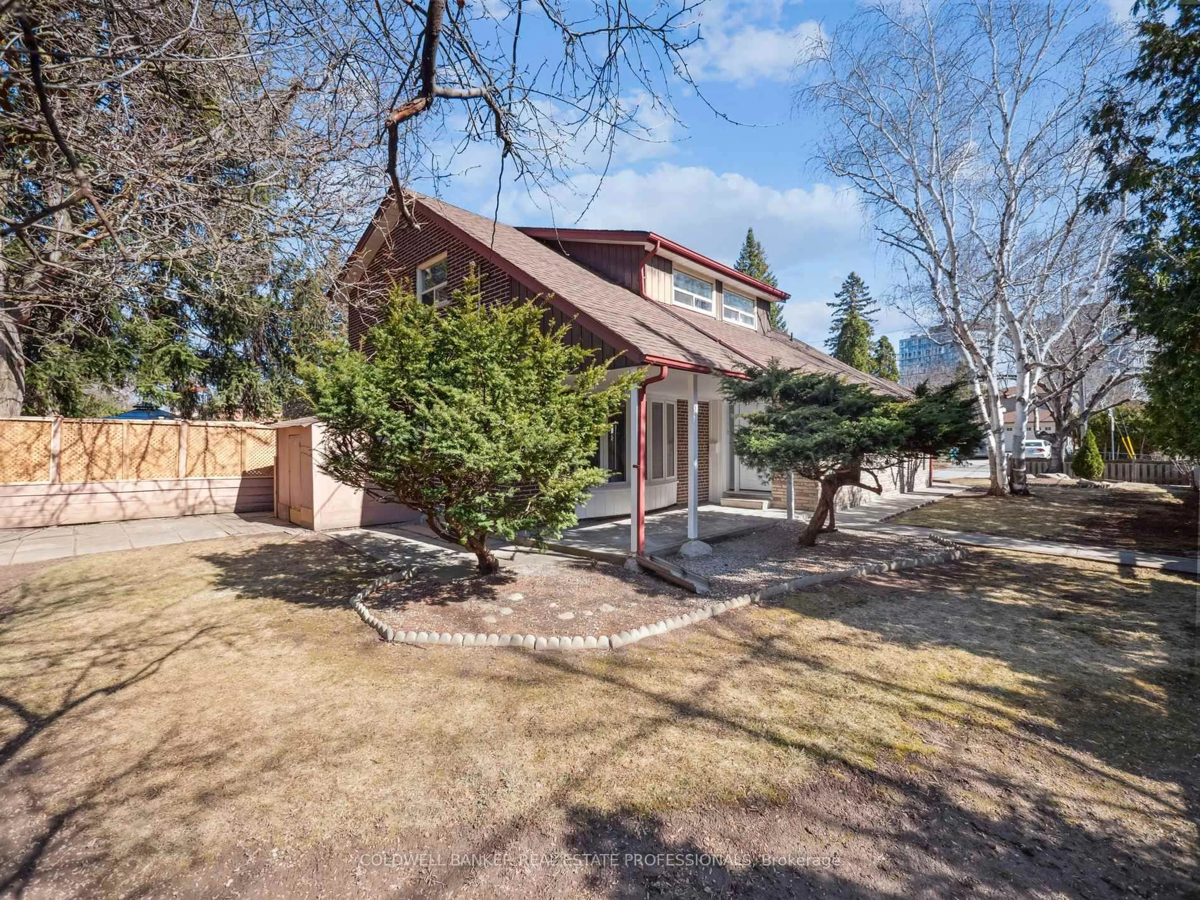 A pic from outside/outdoor area/front of a property/back of a property/a pic from drone, street for 2 Kempsell Cres, Toronto Ontario M2J 2Z7