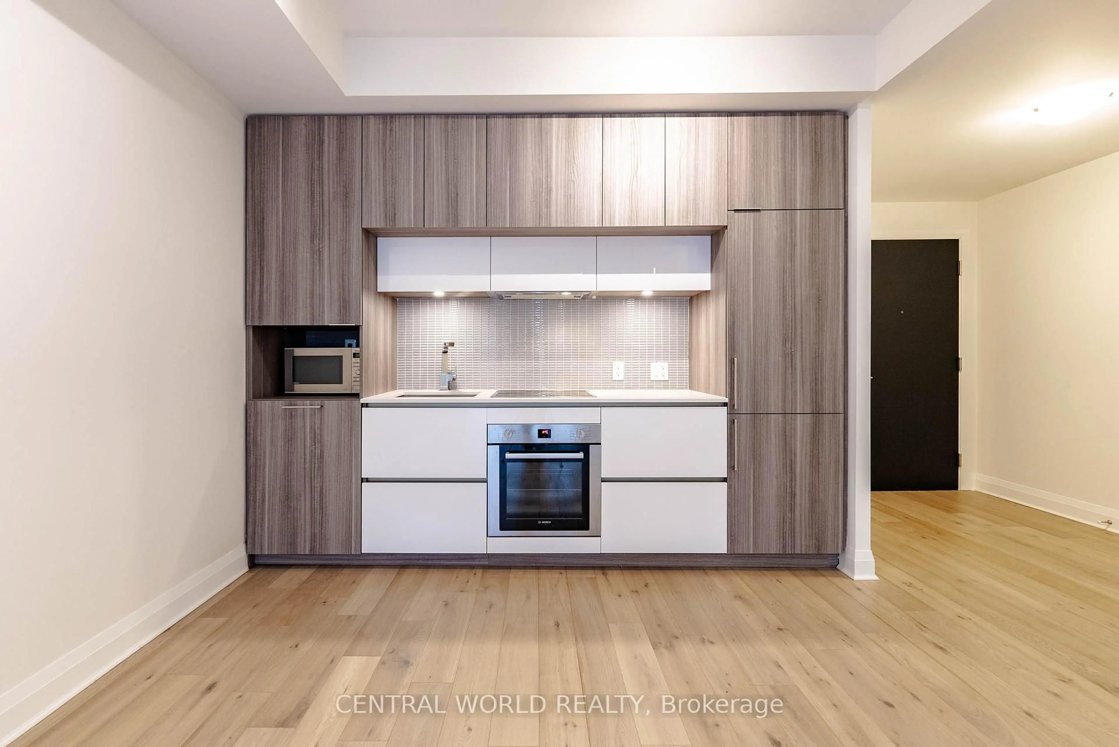 Standard kitchen, wood/laminate floor for 151 Avenue Rd #305, Toronto Ontario M5R 0B8