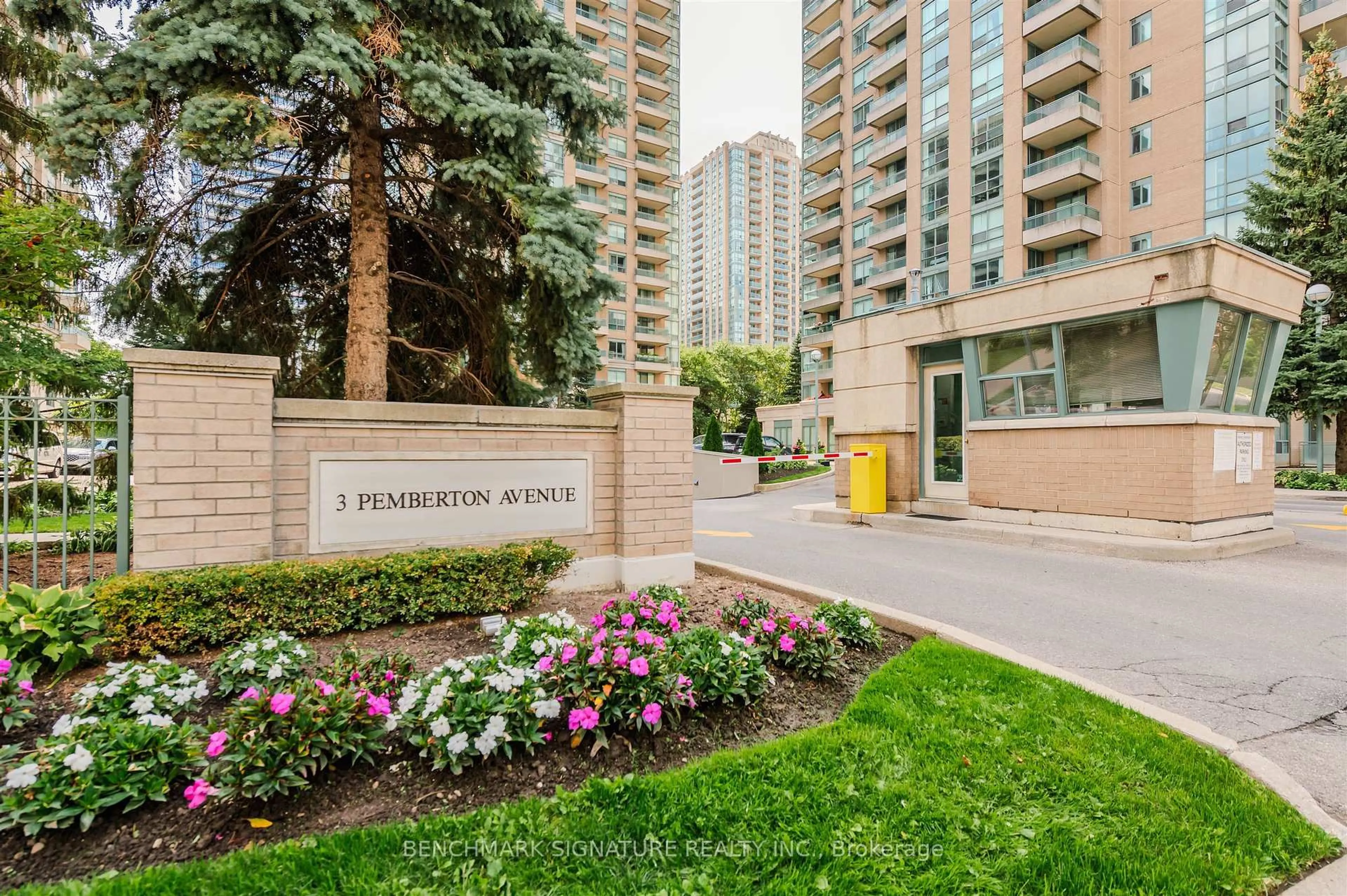 Indoor foyer for 3 Pemberton Ave #608, Toronto Ontario M2M 4M1