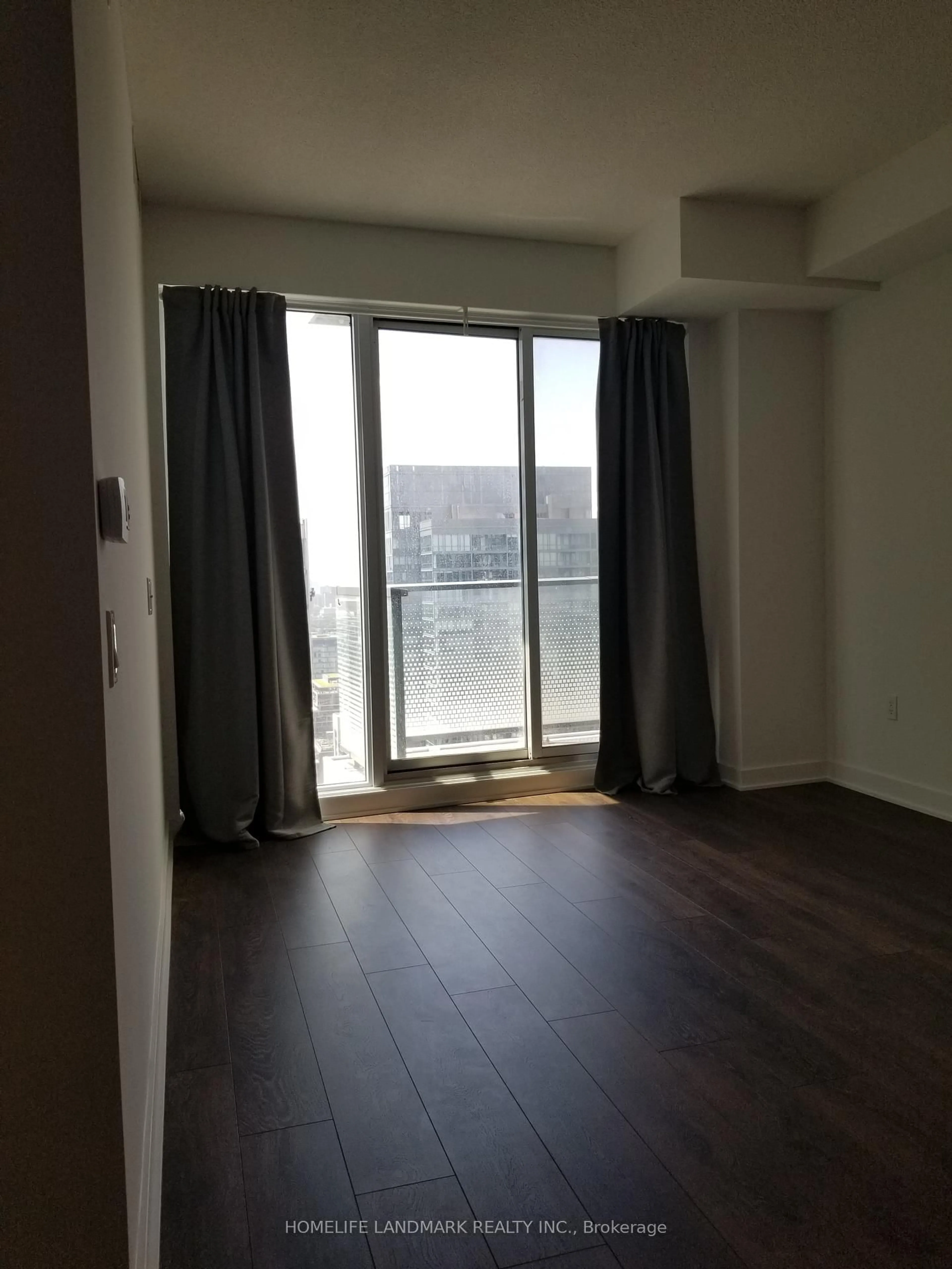 A pic of a room for 125 Blue Jays Way #3903, Toronto Ontario M5V 0N5