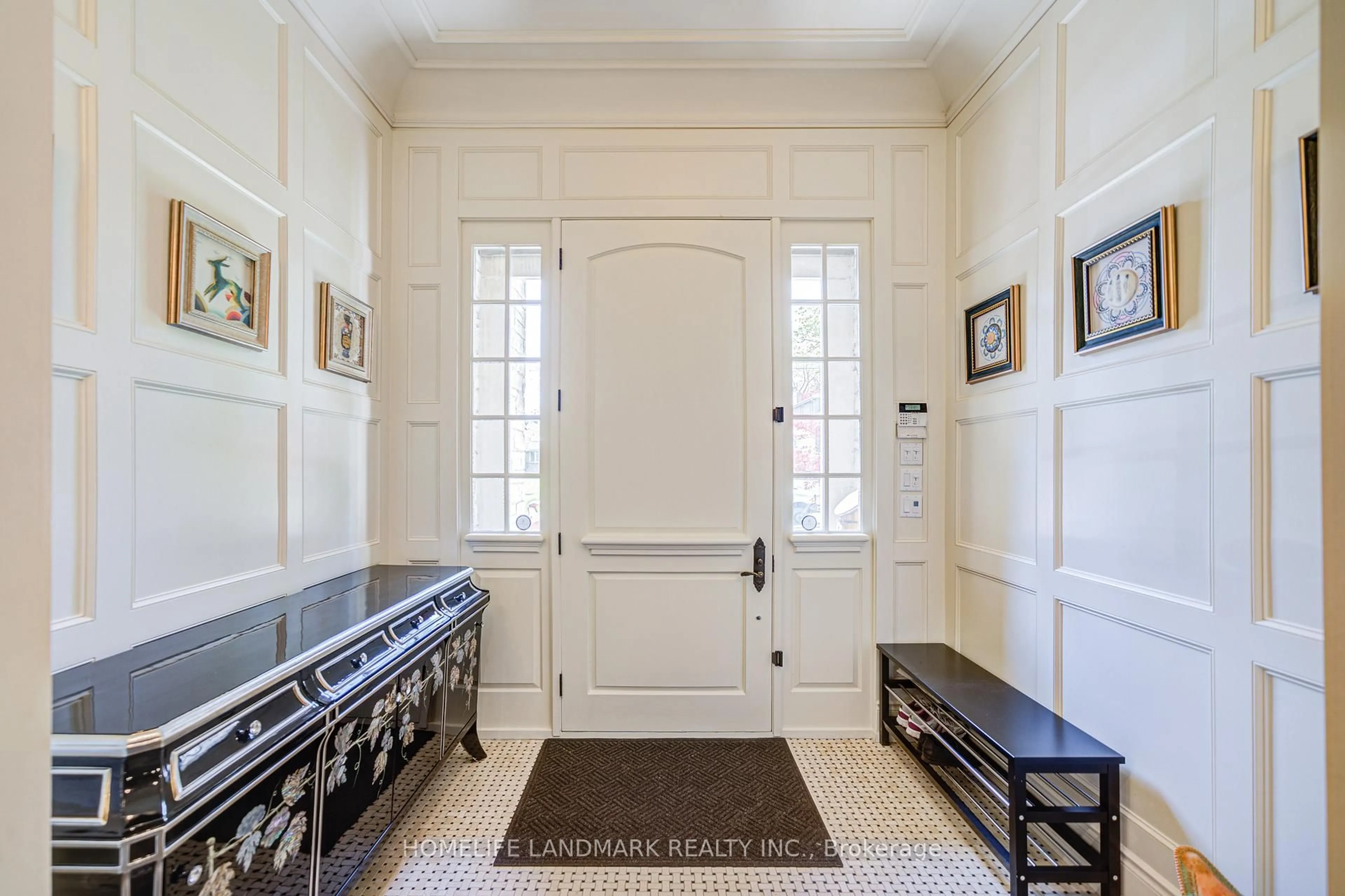 Indoor entryway for 72 Gordon Rd, Toronto Ontario M2P 1E4