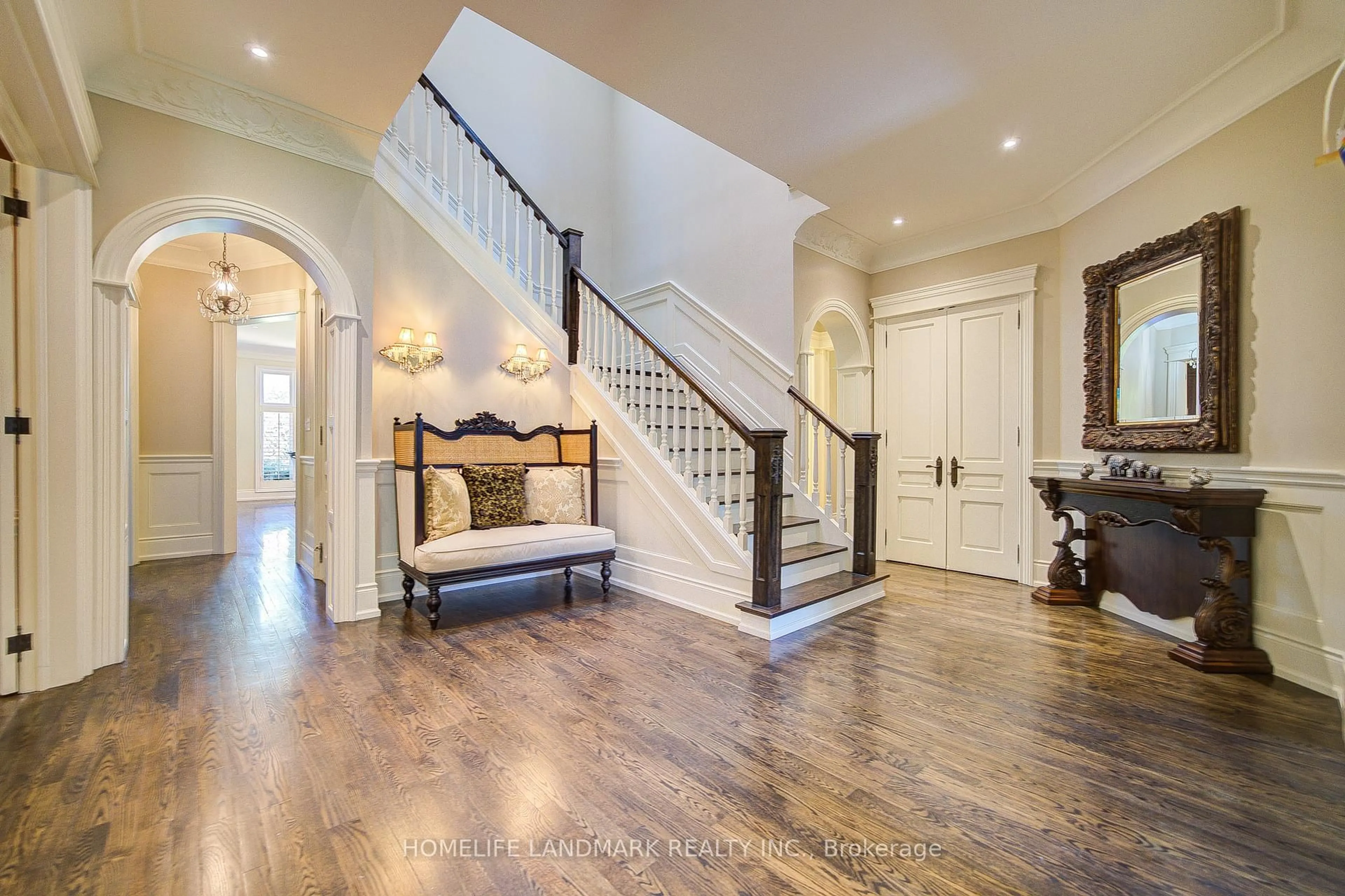 Indoor entryway for 72 Gordon Rd, Toronto Ontario M2P 1E4