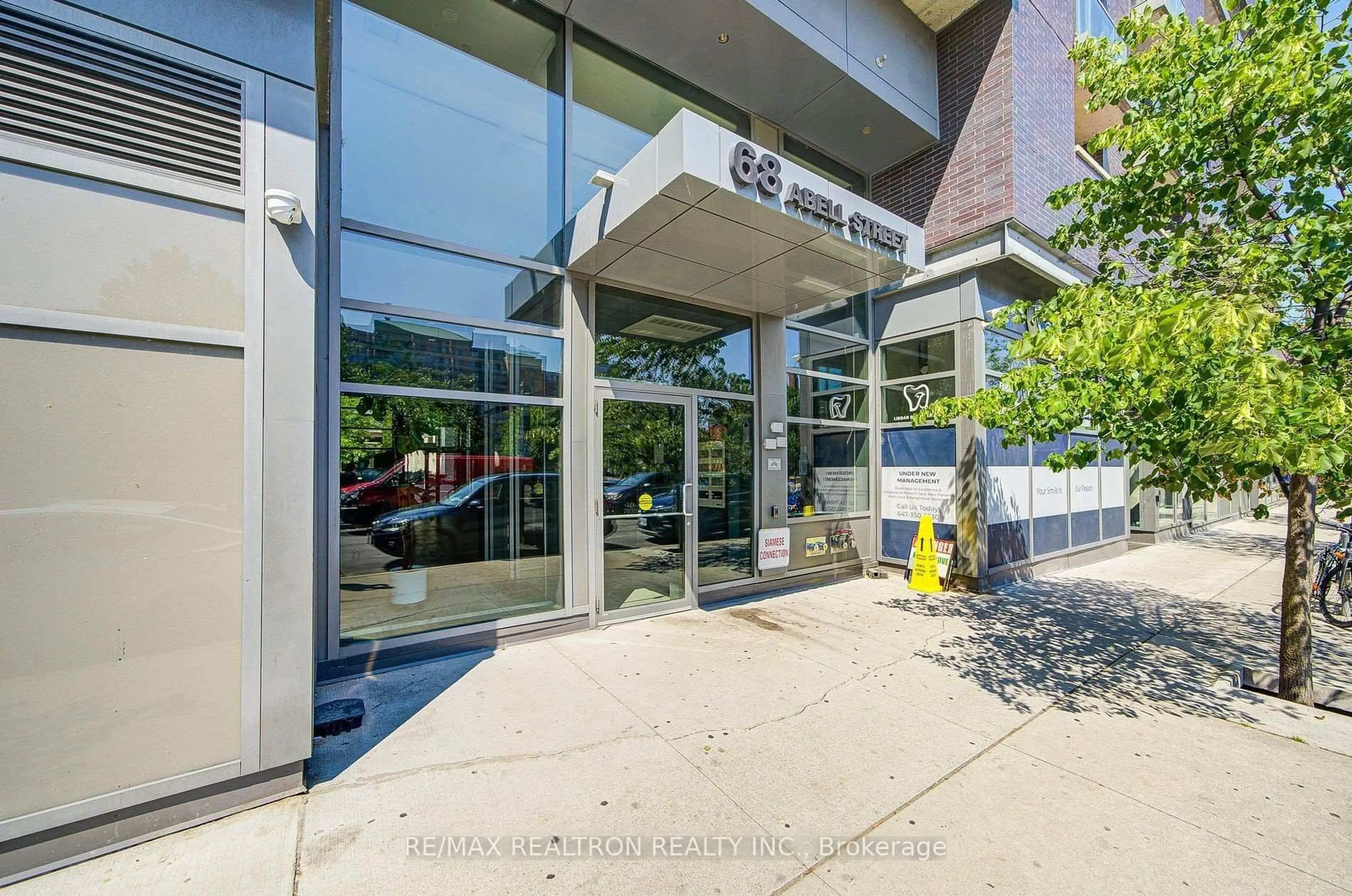 Indoor foyer for 68 Abell St #727, Toronto Ontario M6J 0B1