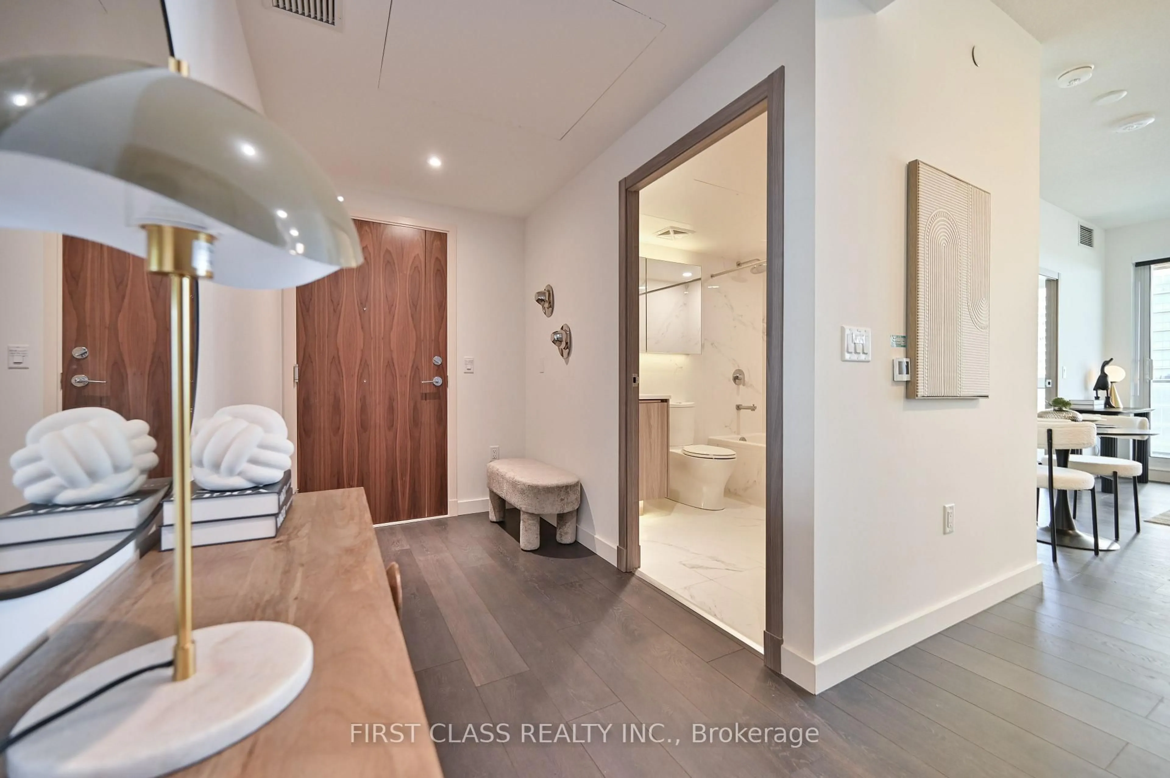 Contemporary bathroom, ceramic/tile floor for 27 McMahon Dr #1915, Toronto Ontario M2K 0J2