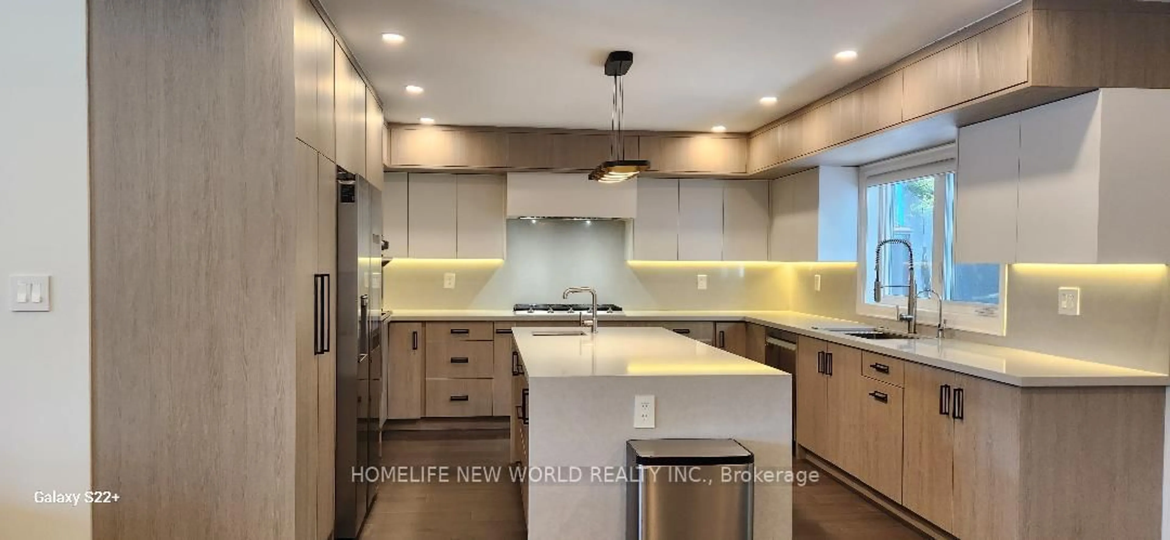 Contemporary kitchen, ceramic/tile floor for 37 Shouldice Crt, Toronto Ontario M2L 2S3