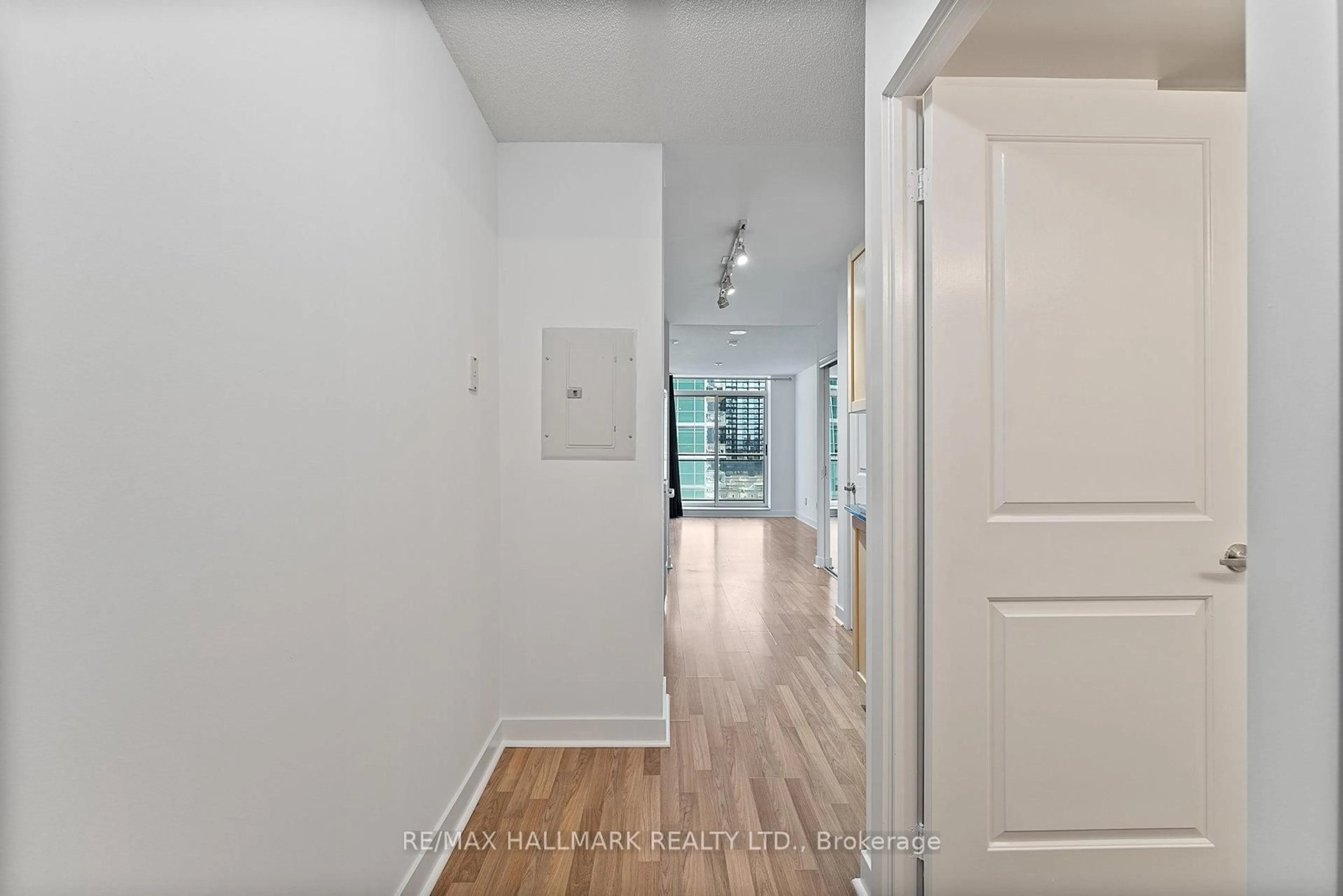 Indoor entryway for 50 Lynn Williams St #902, Toronto Ontario M6K 3R9