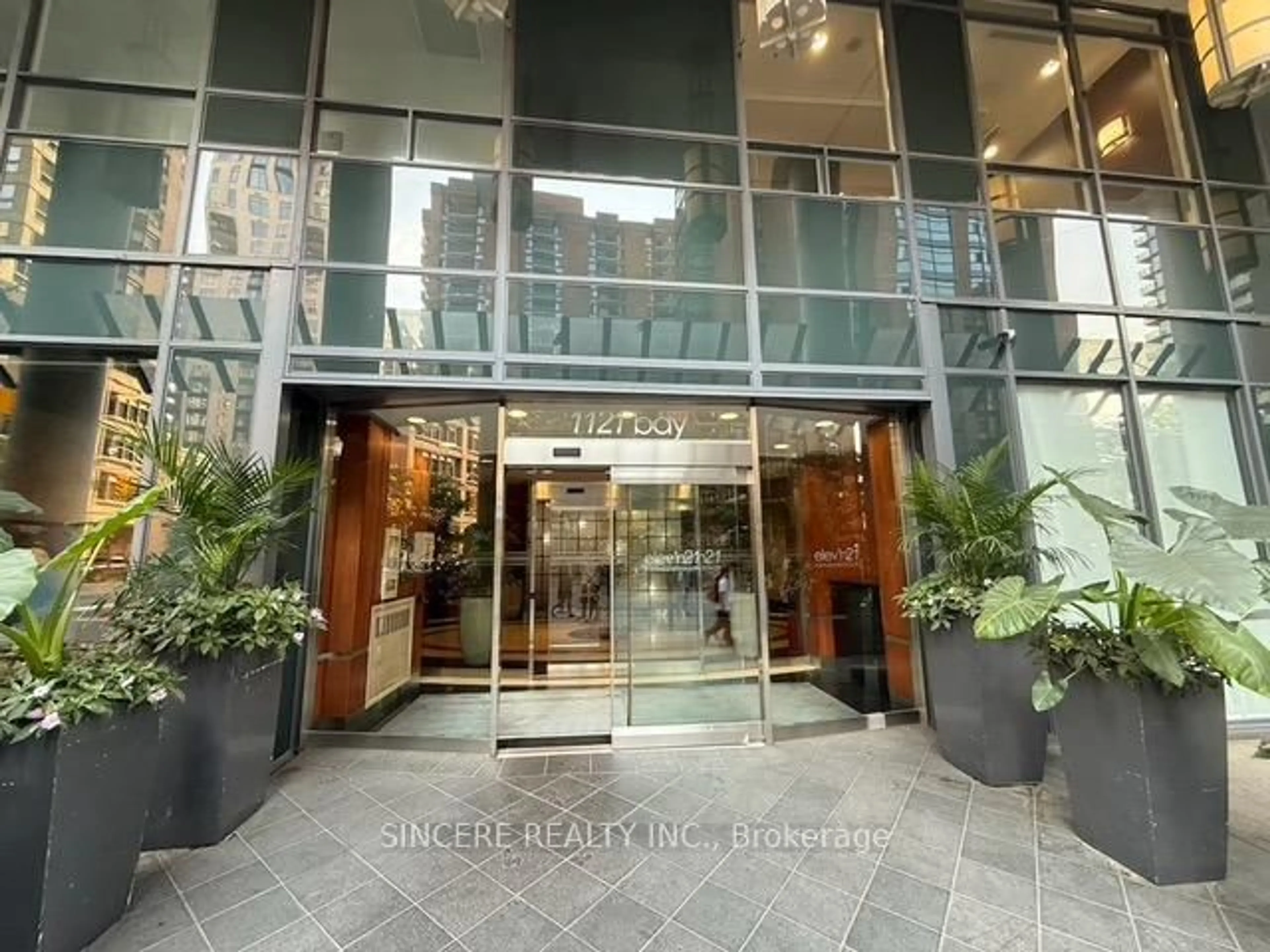 Indoor foyer for 1121 Bay St #1701, Toronto Ontario M5S 3L9