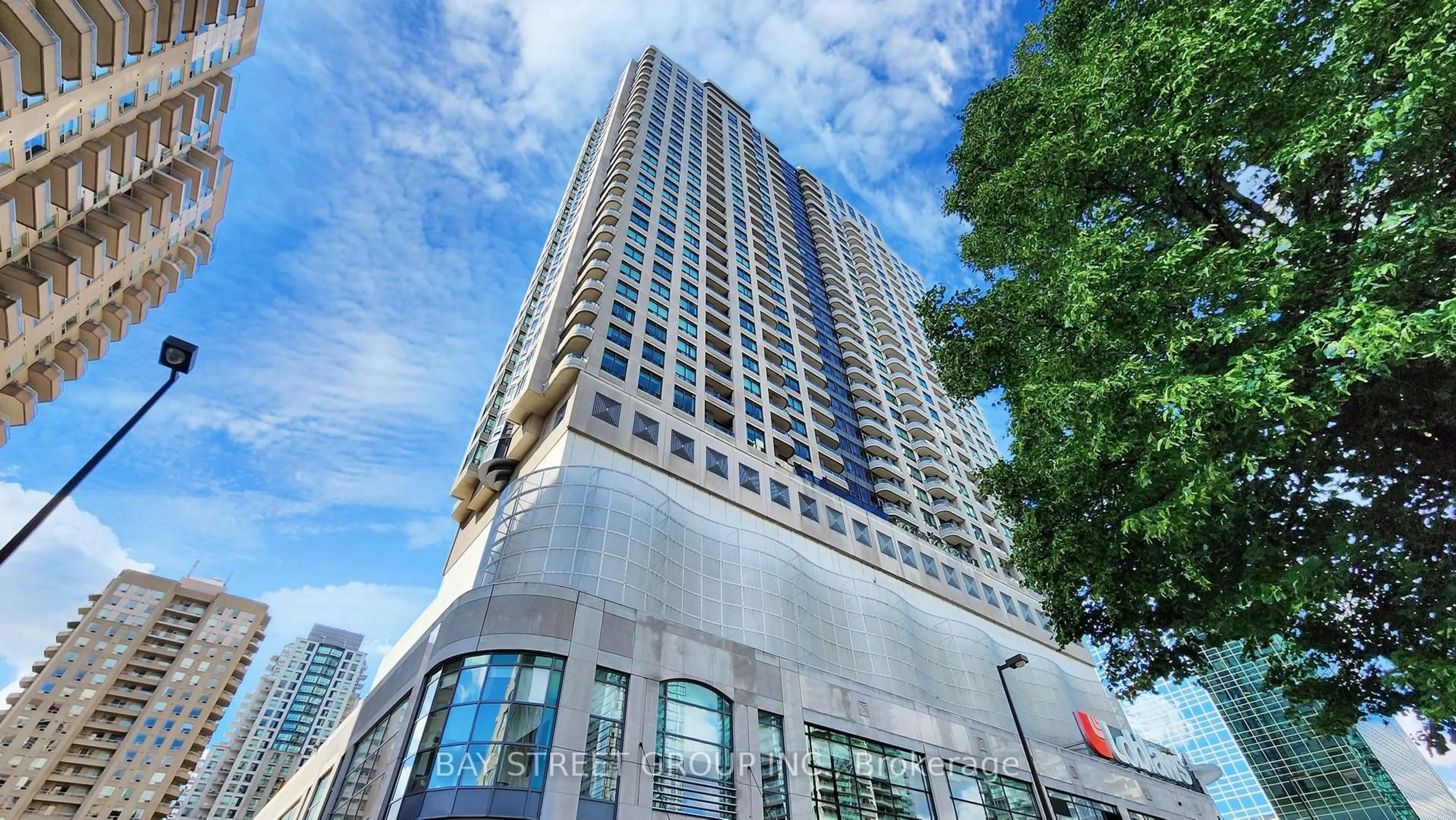 Indoor foyer for 33 Empress Ave #2107, Toronto Ontario M2N 6Y7