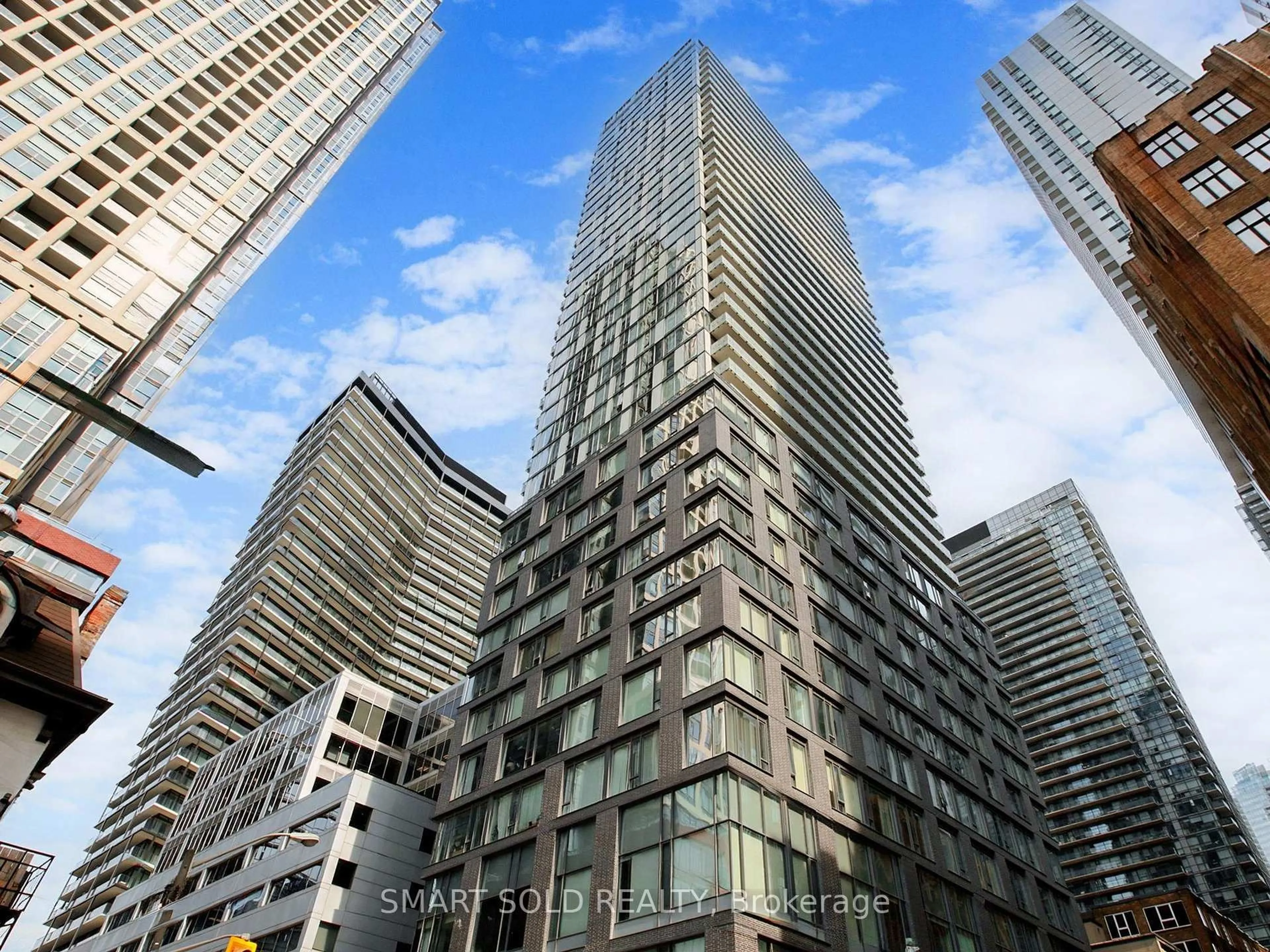 Indoor foyer for 101 Peter St #801, Toronto Ontario M5V 0G6