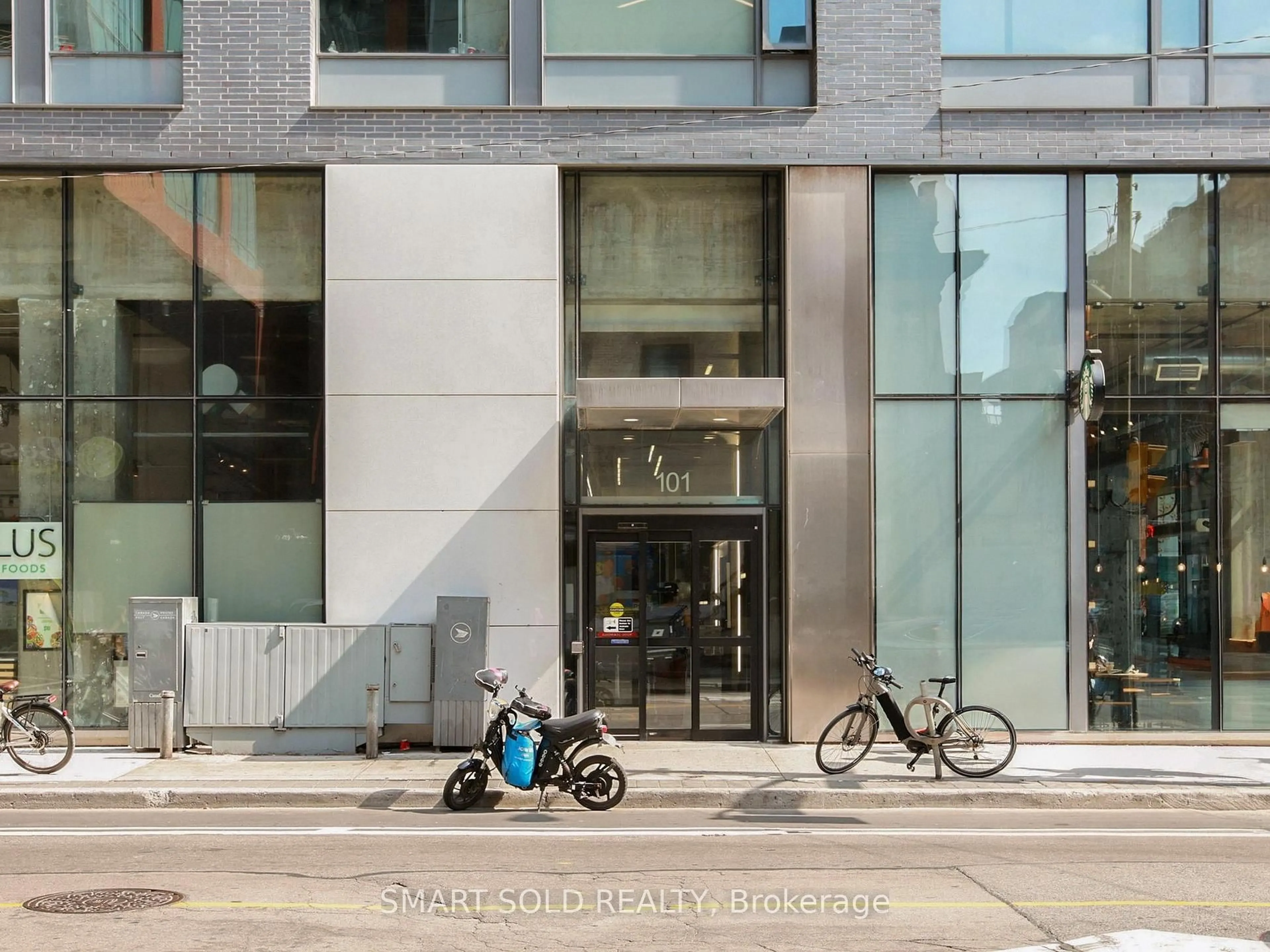 Indoor foyer for 101 Peter St #801, Toronto Ontario M5V 0G6