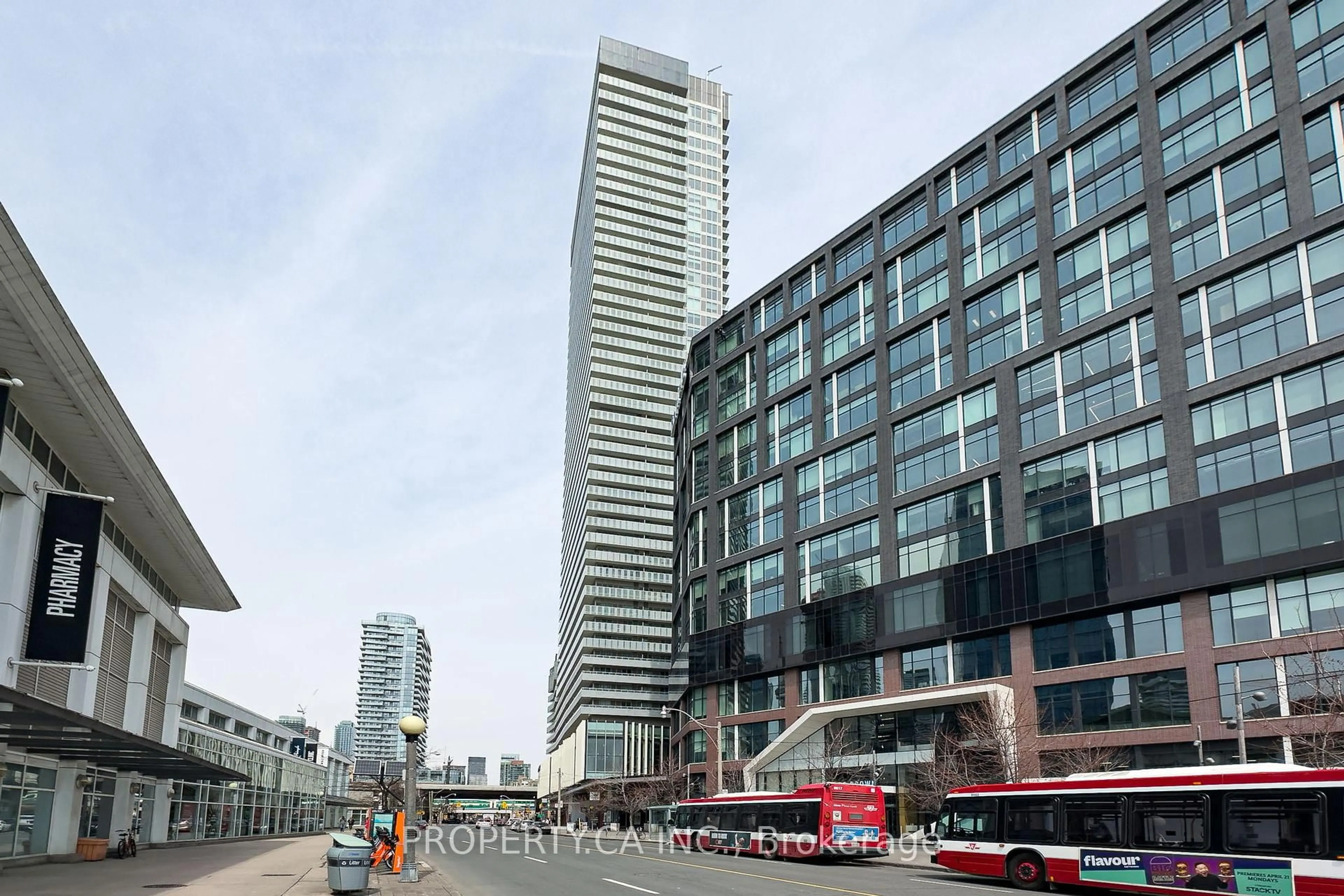 Blurry image for 10 Prince Arthur Ave #403, Toronto Ontario M5R 1A9