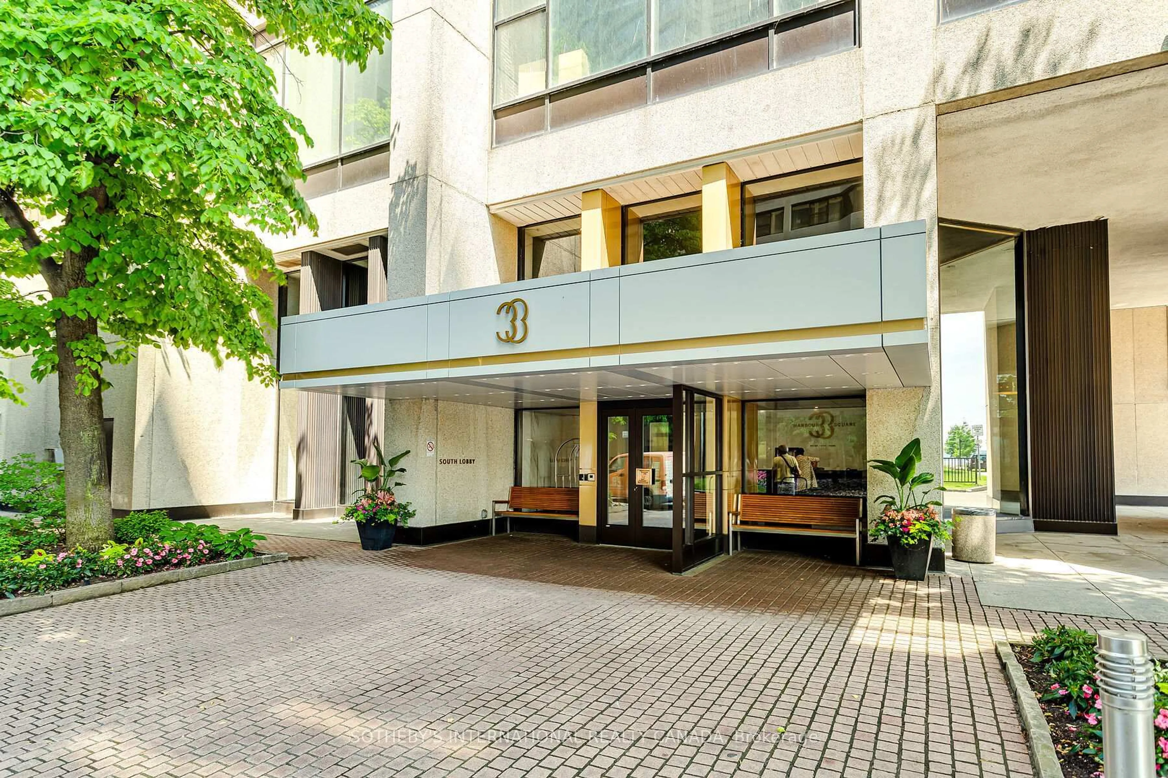 Indoor foyer for 33 Harbour Sq #3408, Toronto Ontario M5J 2G2