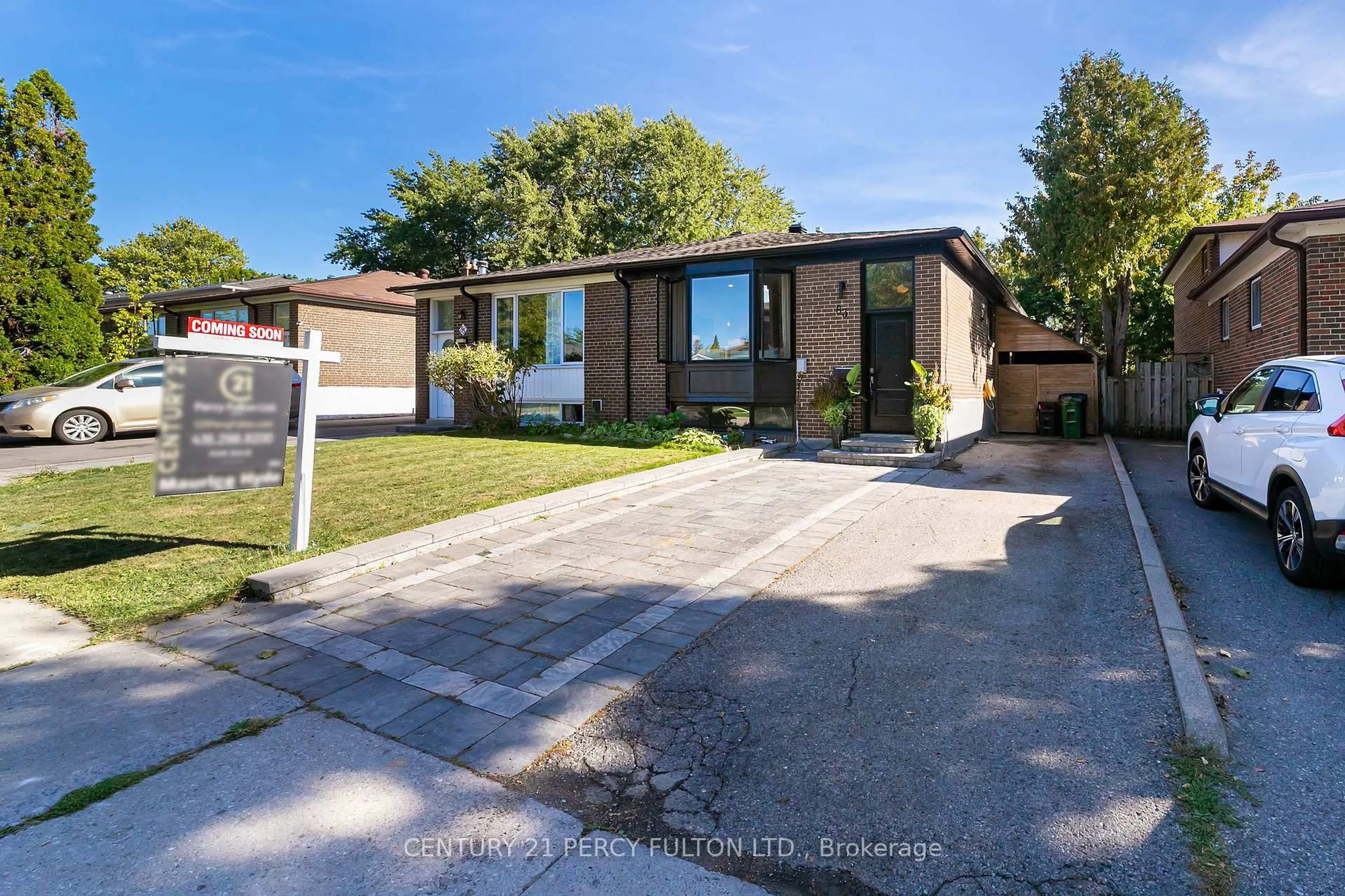 A pic from outside/outdoor area/front of a property/back of a property/a pic from drone, street for 83 Cairnside Cres, Toronto Ontario M2J 3M9