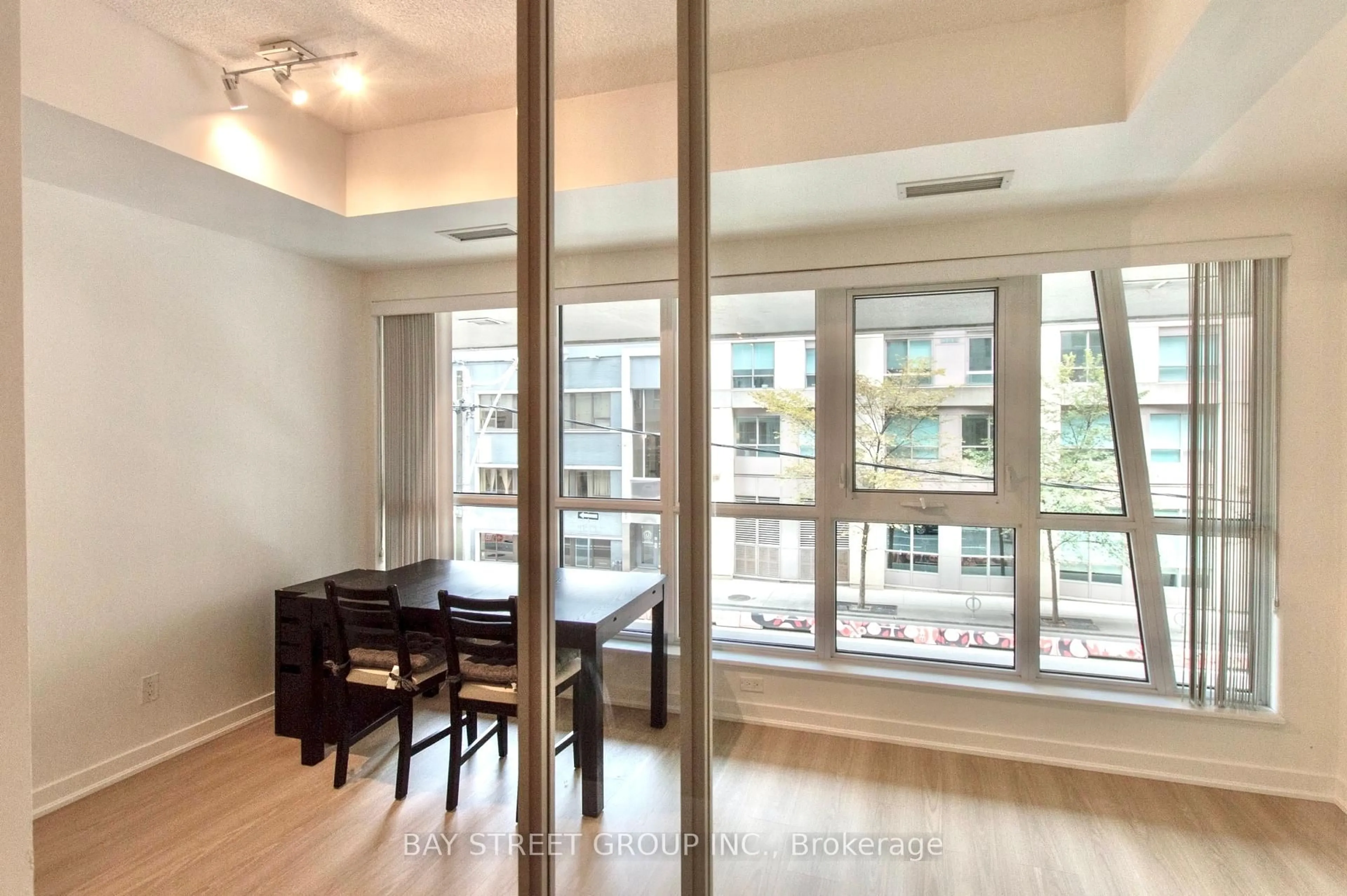 Dining room, wood/laminate floor for 199 Richmond St #203, Toronto Ontario M5V 0H4