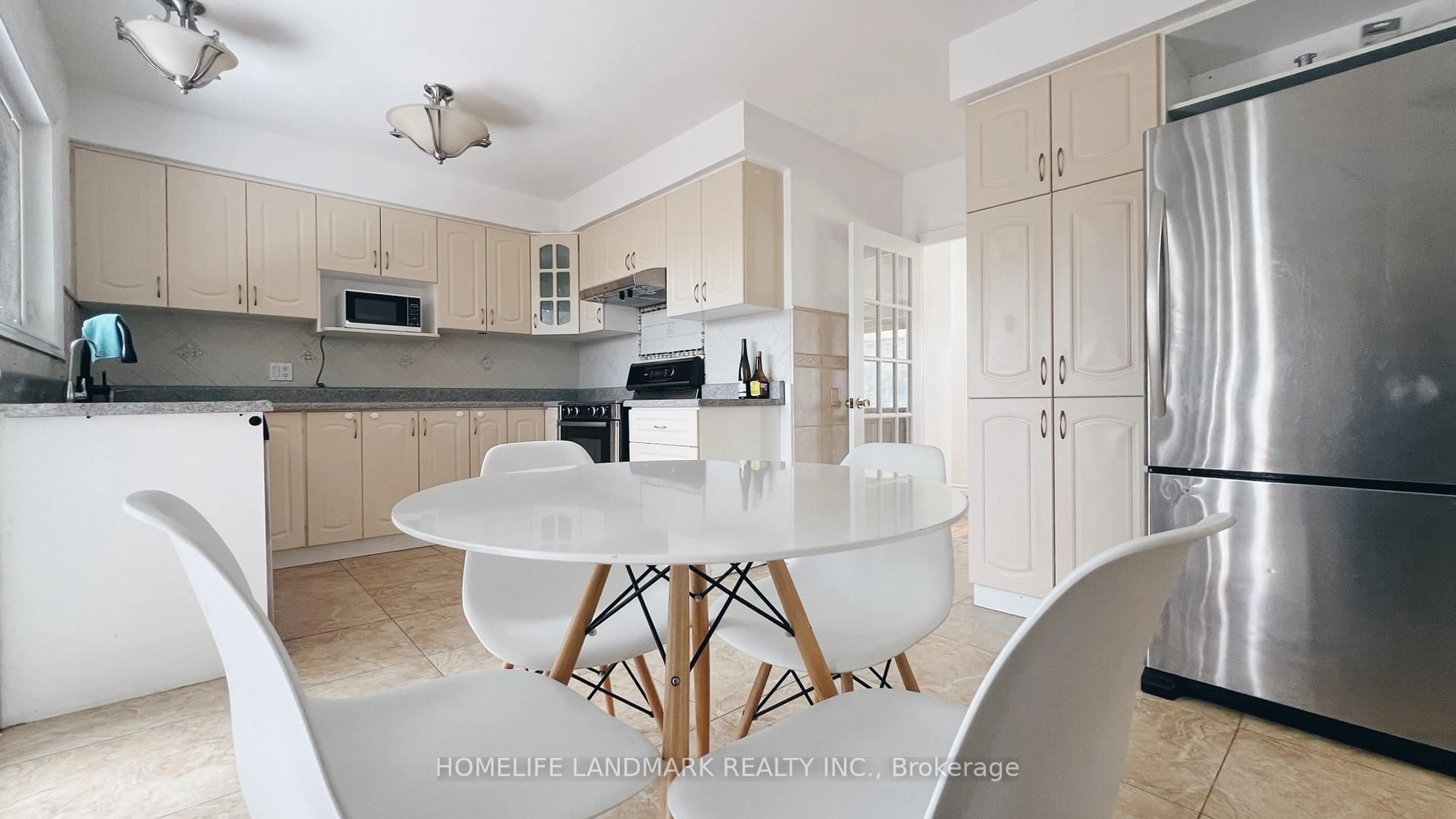 Open concept kitchen, ceramic/tile floor for 10 Silverview Dr, Toronto Ontario M2M 2B2