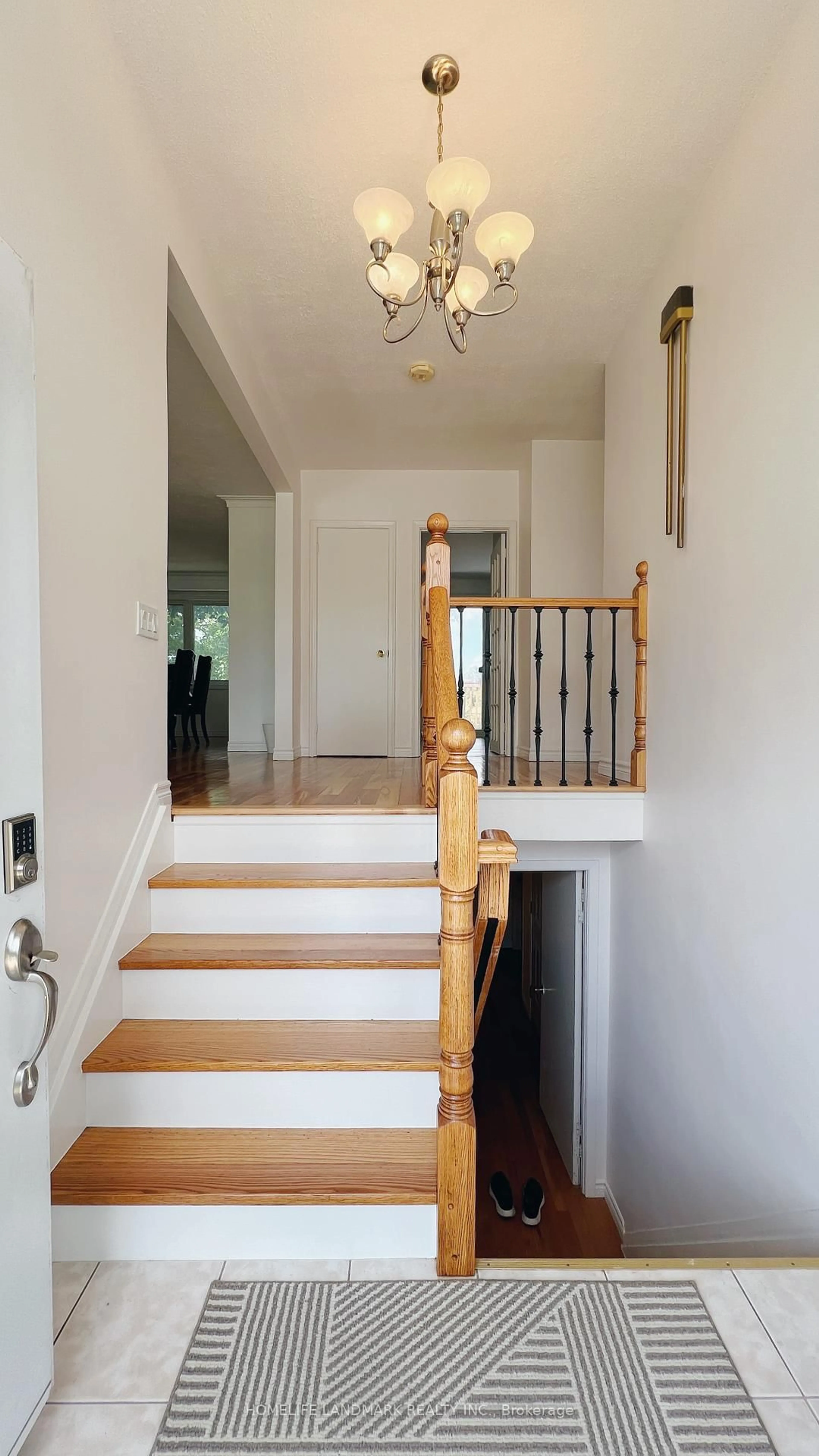 Unknown for 10 Silverview Dr, Toronto Ontario M2M 2B2