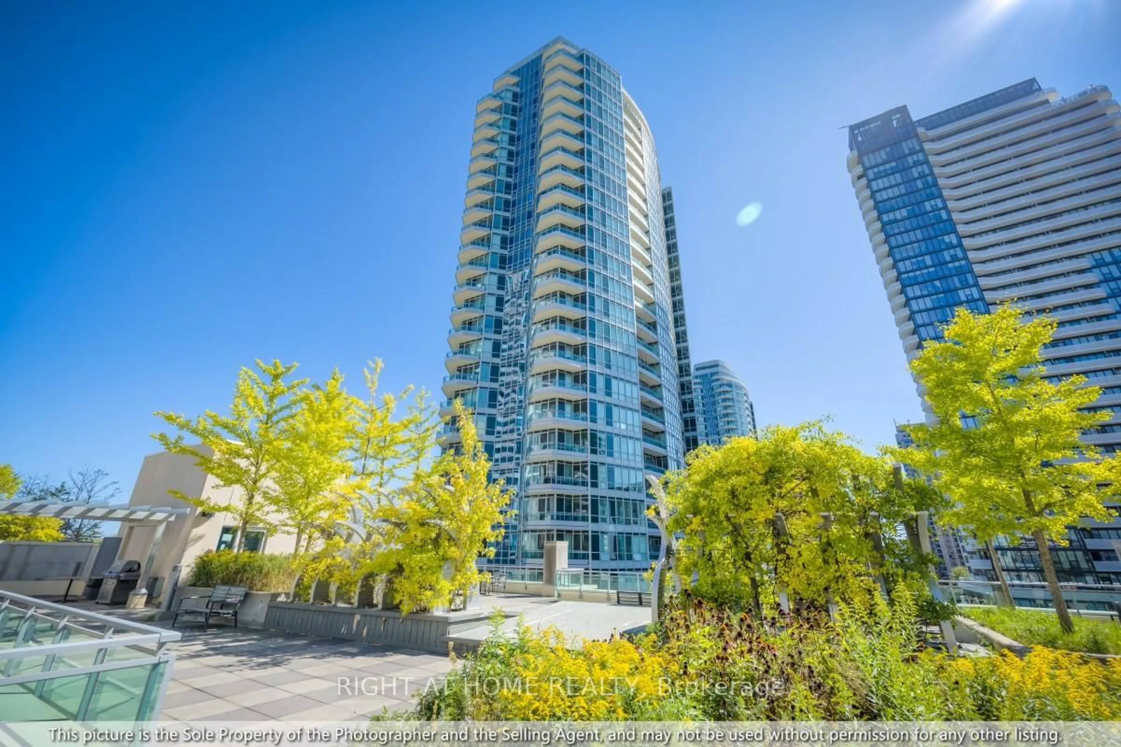 A pic from outside/outdoor area/front of a property/back of a property/a pic from drone, unknown for 18 Holmes Ave #610, Toronto Ontario M2N 0E1
