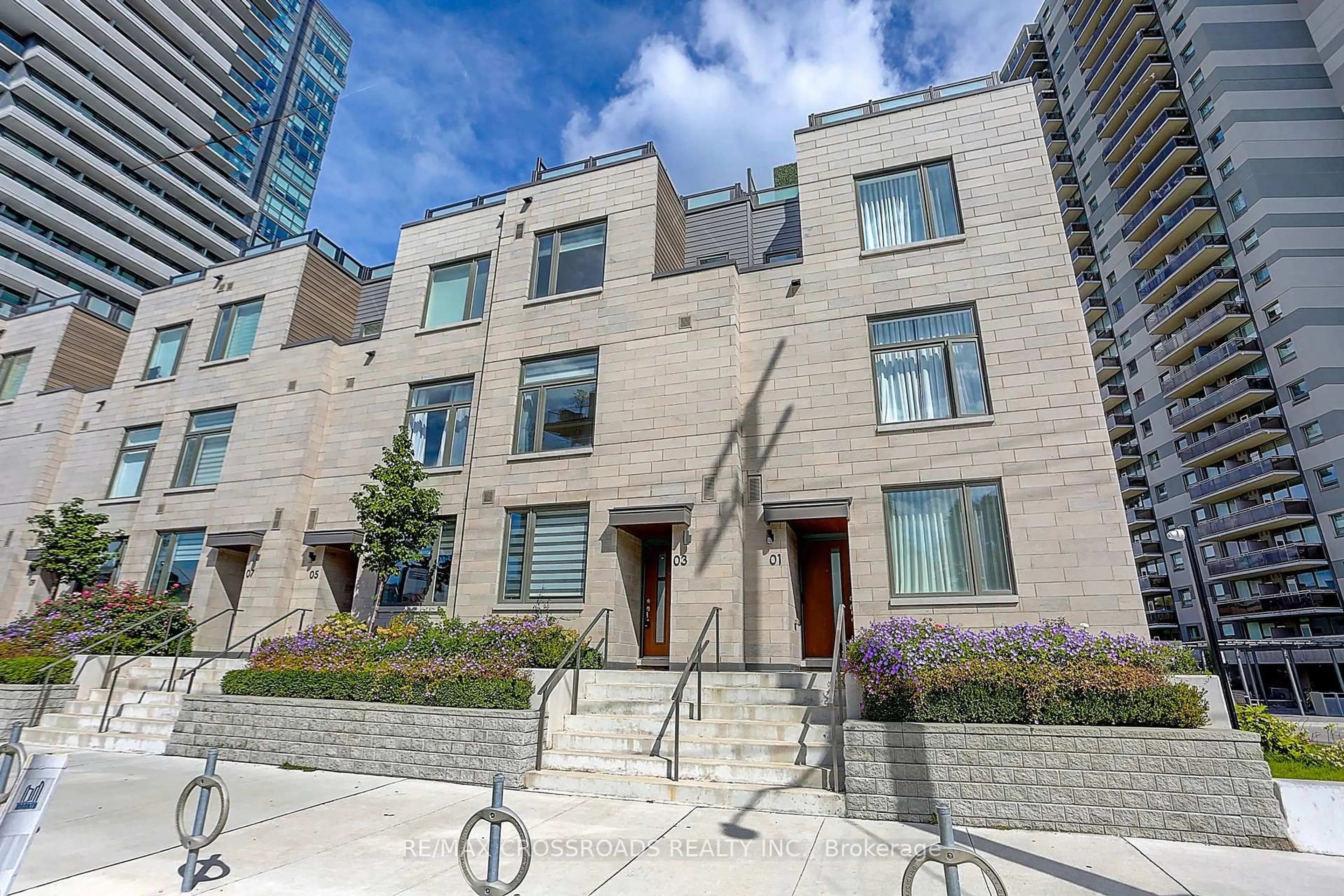 Unknown for 270 Davenport Rd #TH3, Toronto Ontario M5R 0C1