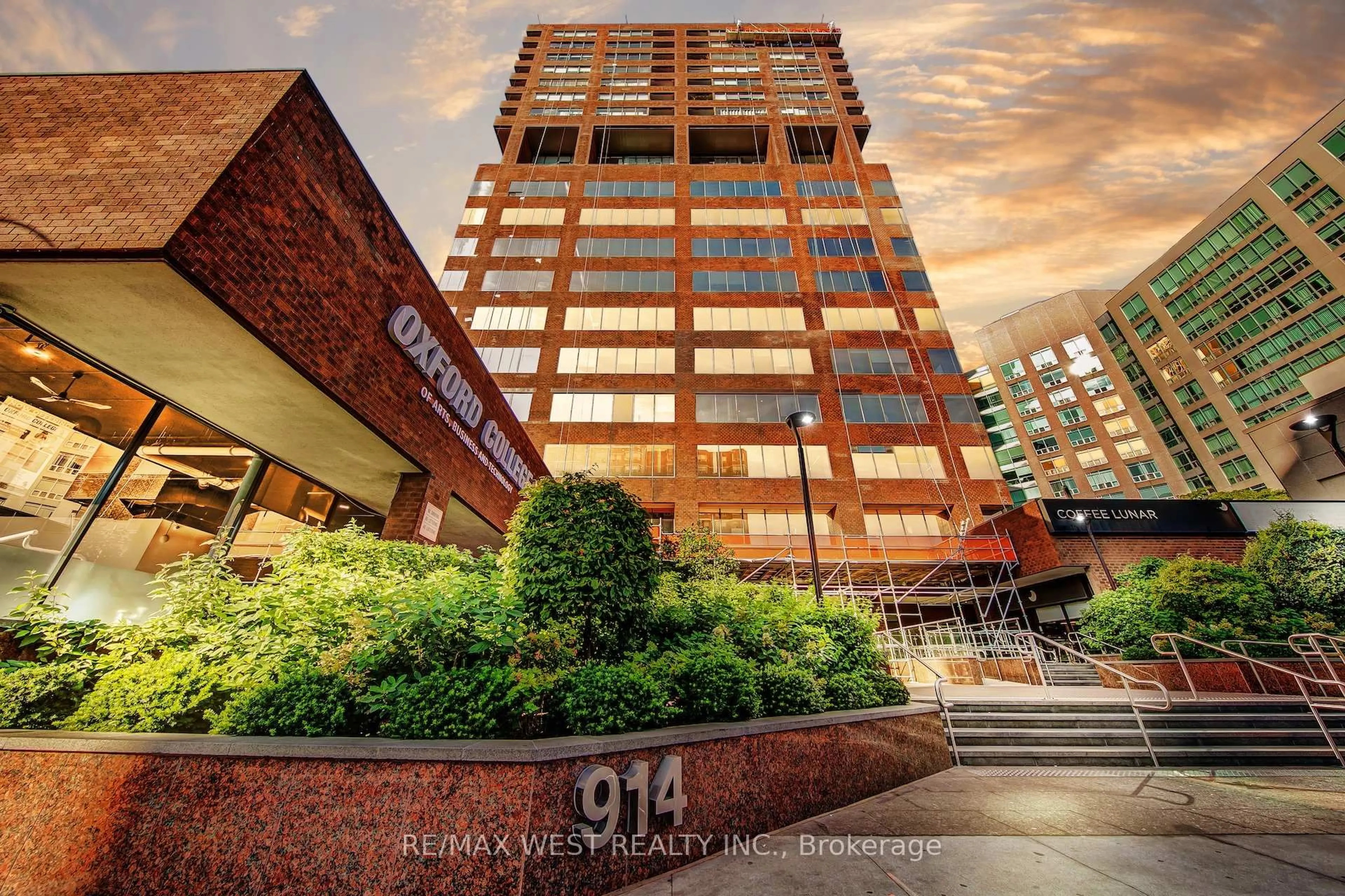 Indoor foyer for 914 Yonge St #1202, Toronto Ontario M4W 3C8