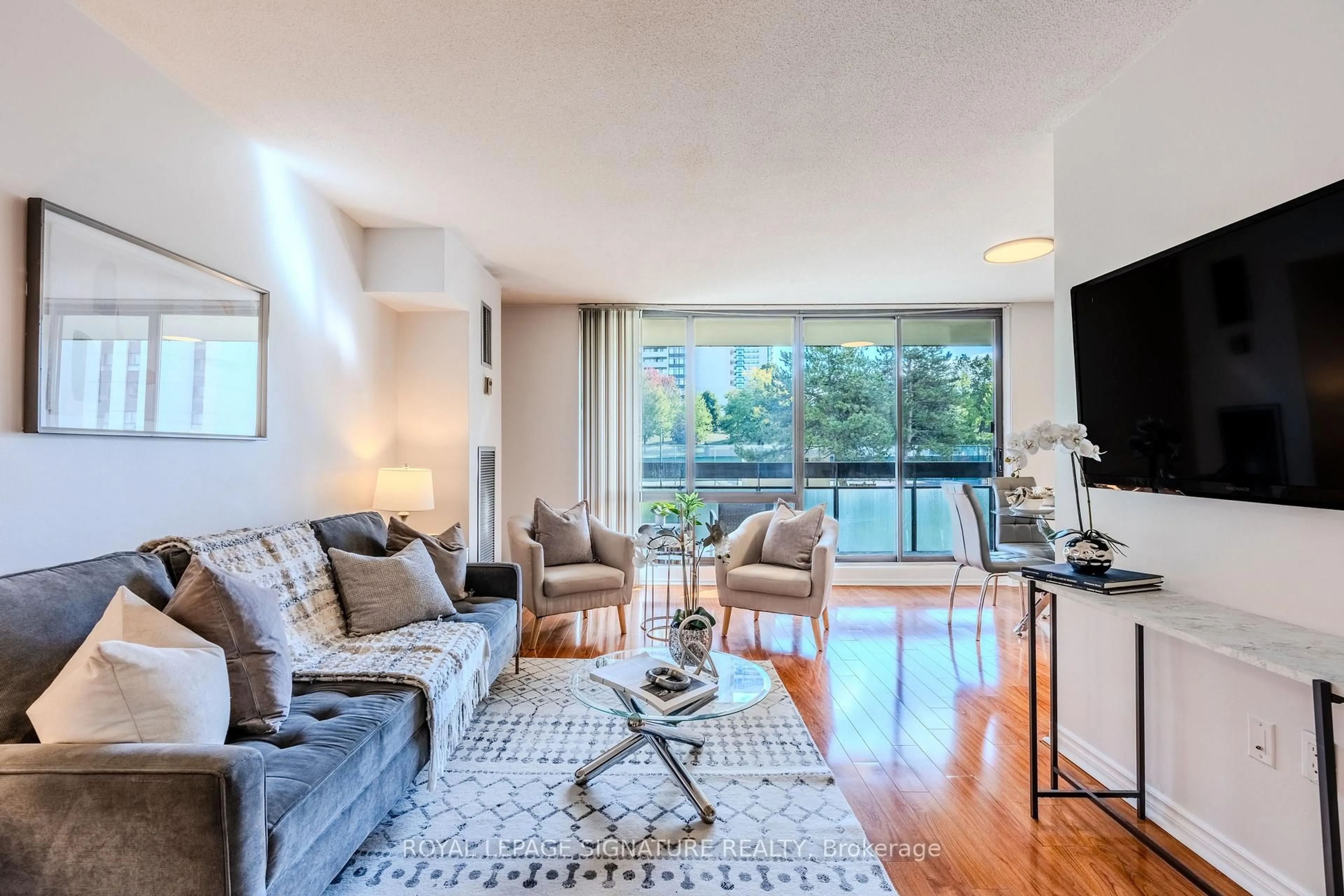 Living room with furniture, unknown for 177 Linus Rd #315, Toronto Ontario M2J 4S5